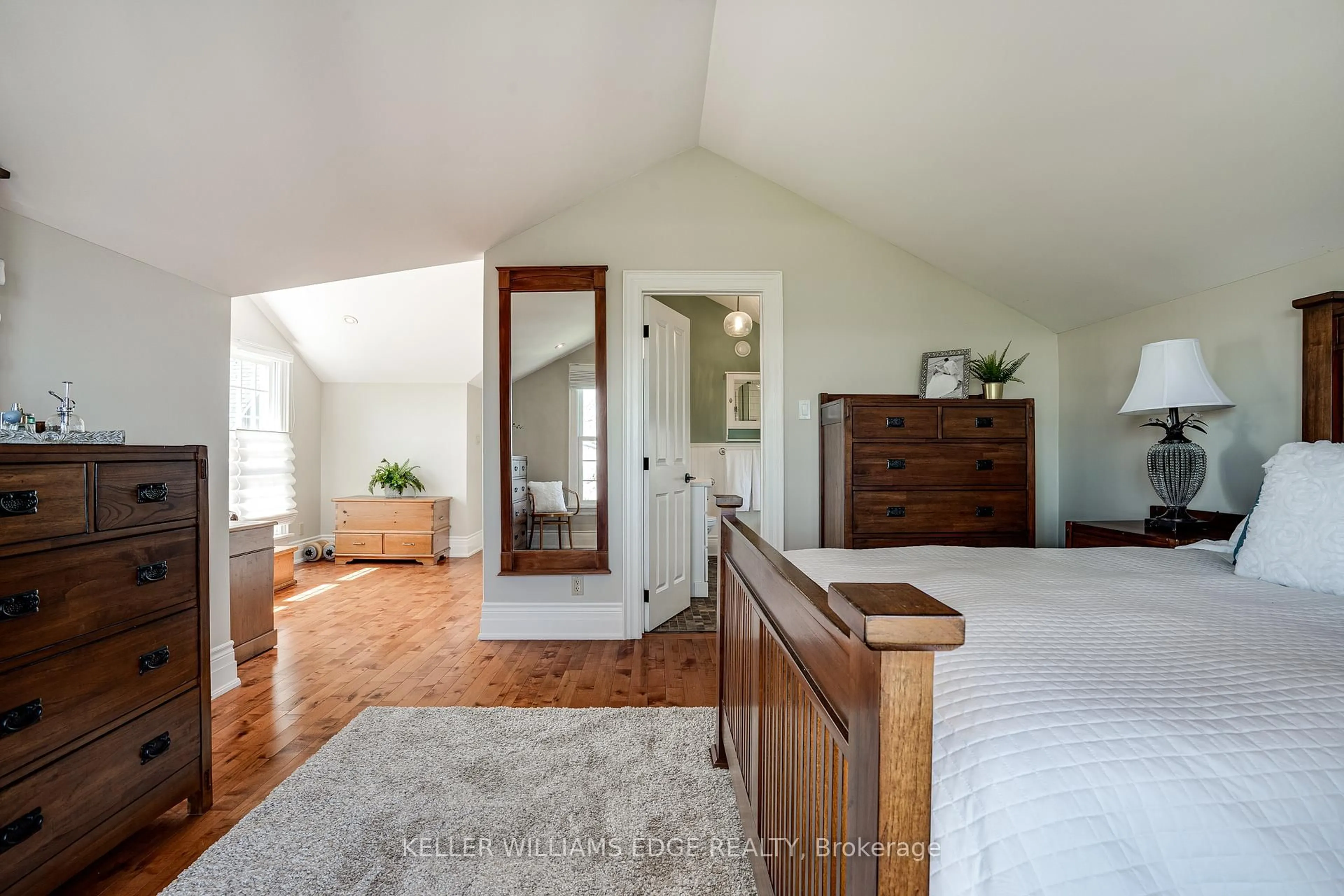 Unknown for 849 Beach Blvd, Hamilton Ontario L8H 6Z5