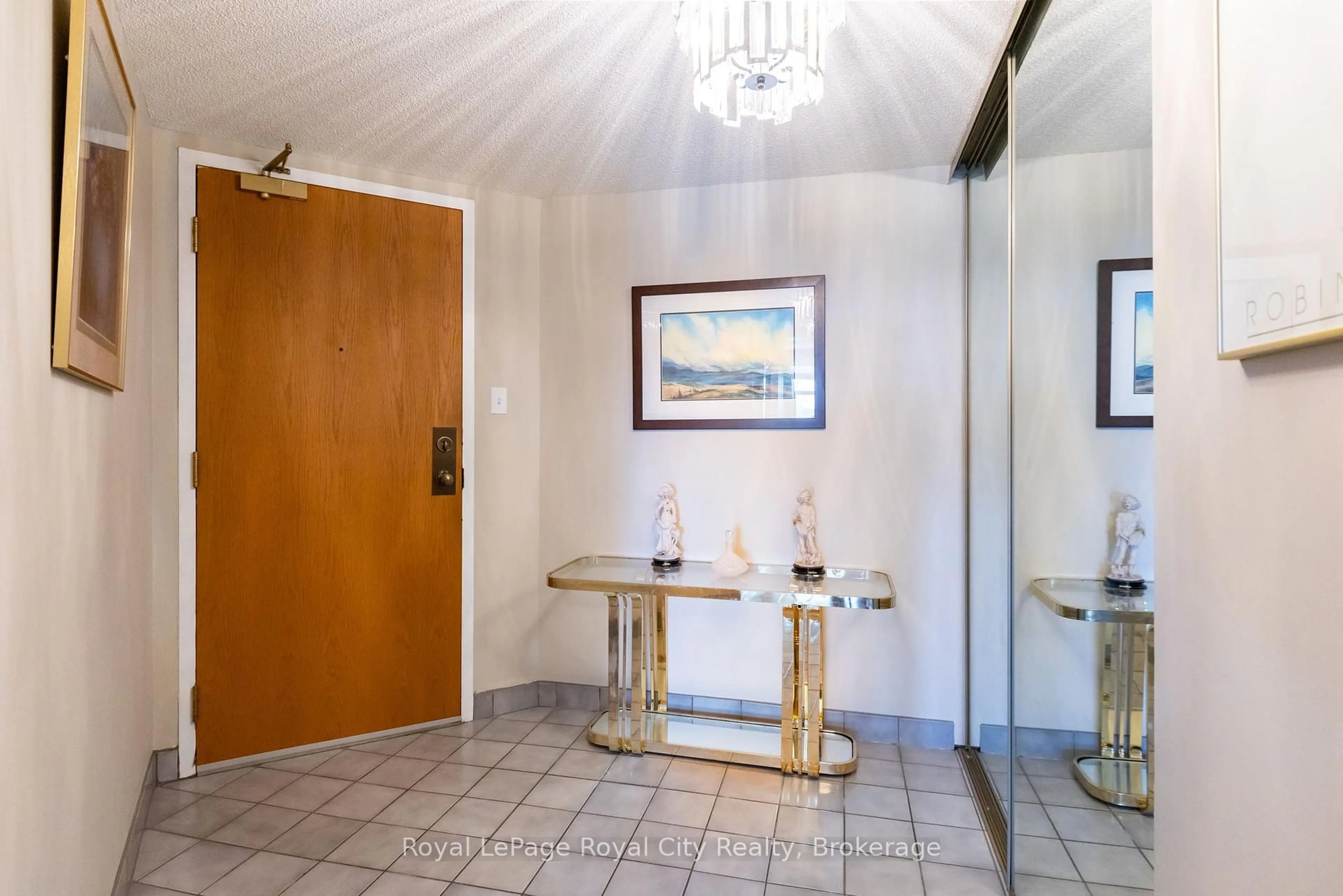 Indoor foyer for 8 Christopher Crt #601, Guelph Ontario N1G 4N7