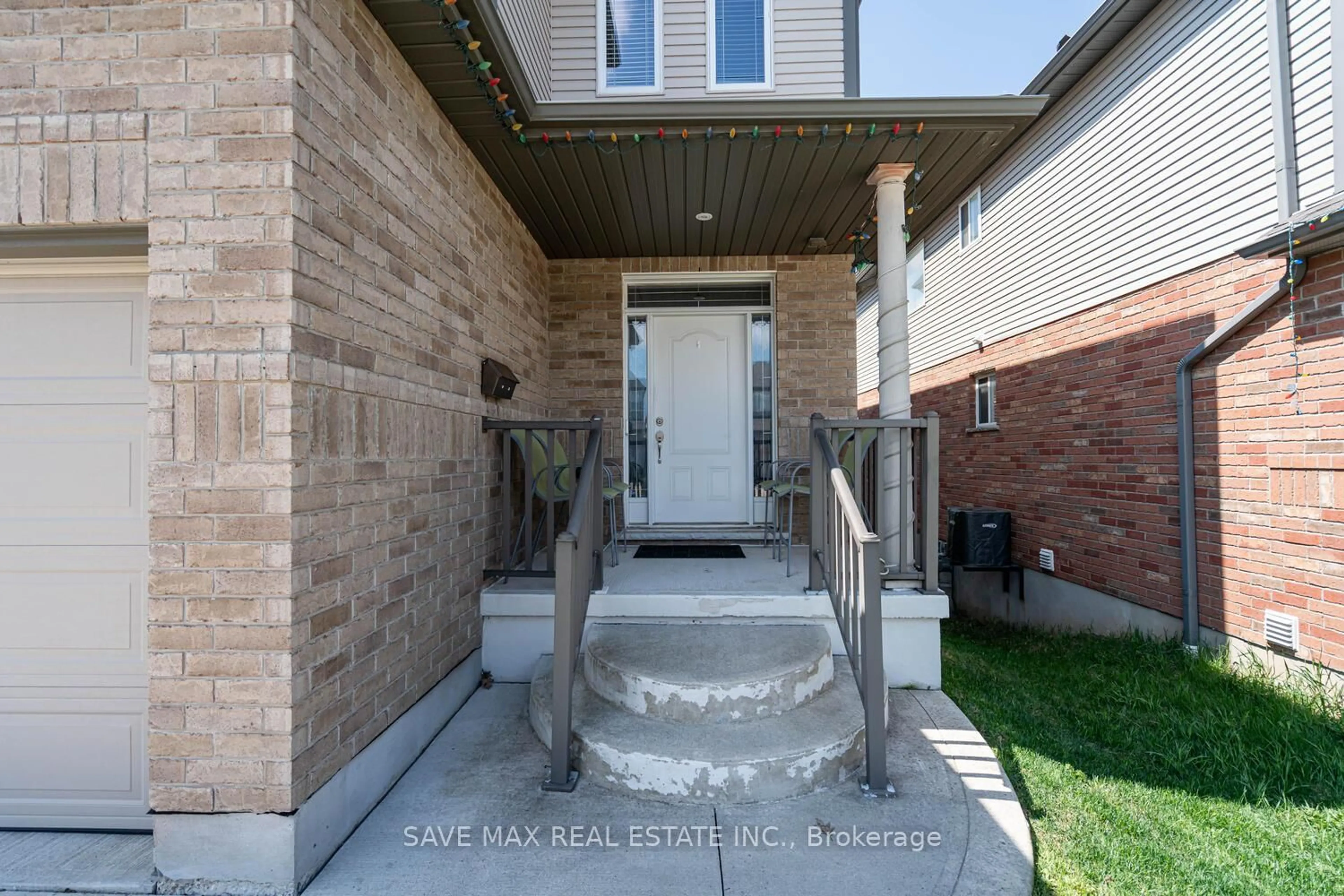 Home with brick exterior material, street for 315 Thornhill Pl, Waterloo Ontario N2T 0A9