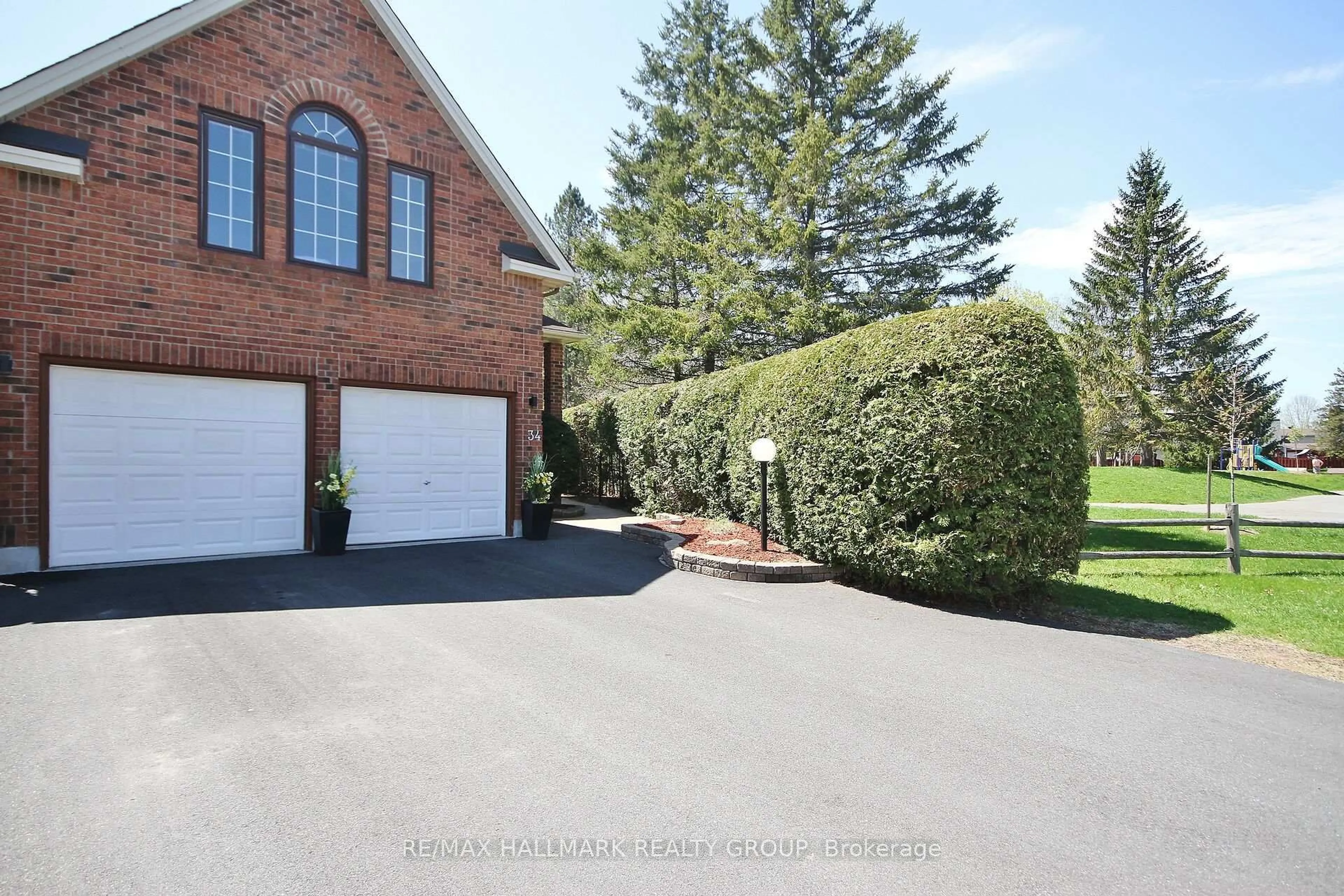 Unknown for 34 Florizel Ave, Ottawa Ontario K2H 9R2