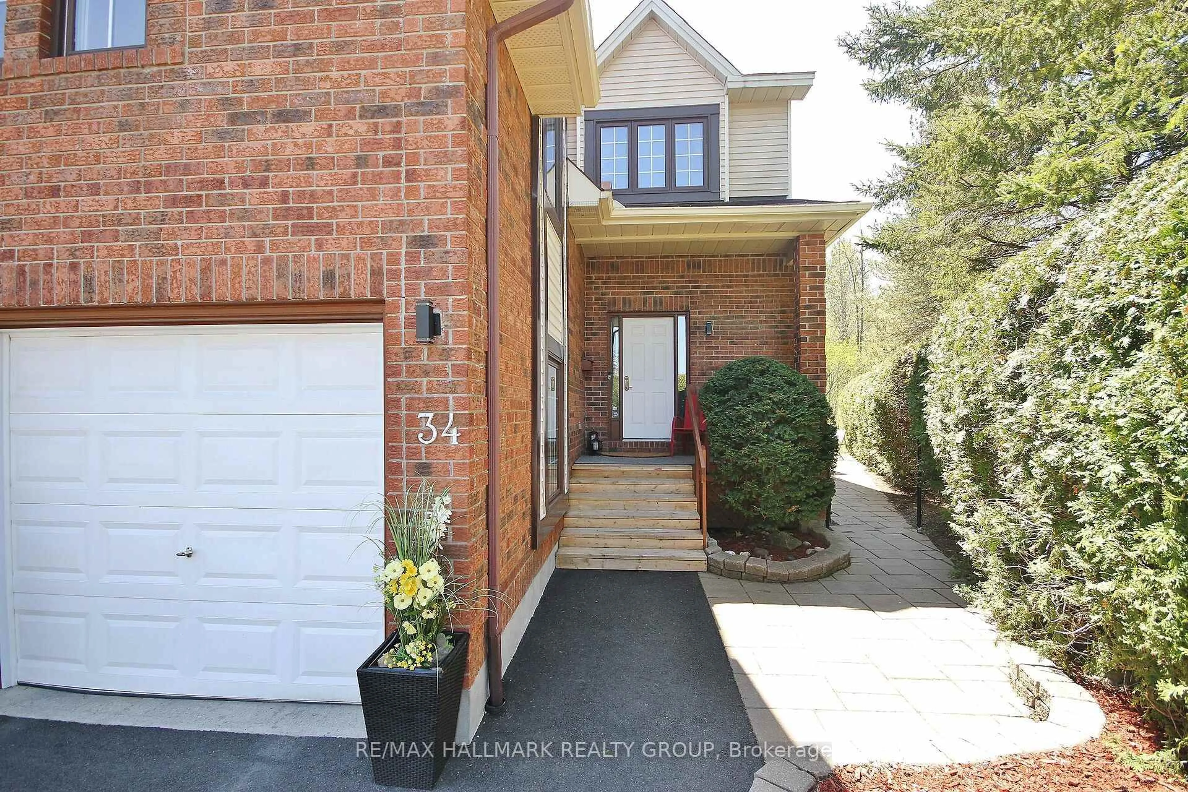 Unknown for 34 Florizel Ave, Ottawa Ontario K2H 9R2
