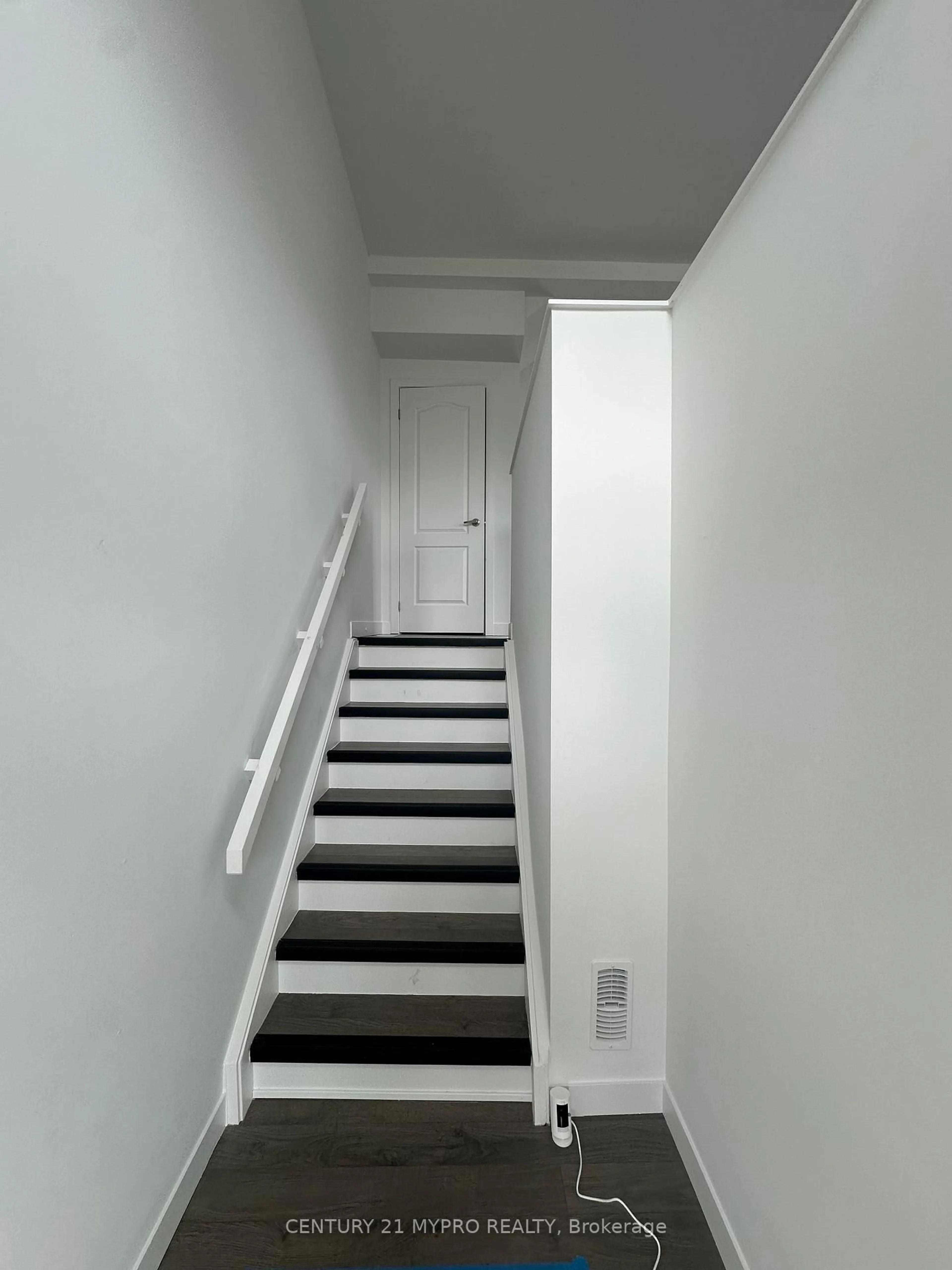 Stairs for 27 DENISTOUN St, Welland Ontario L3C 0H6