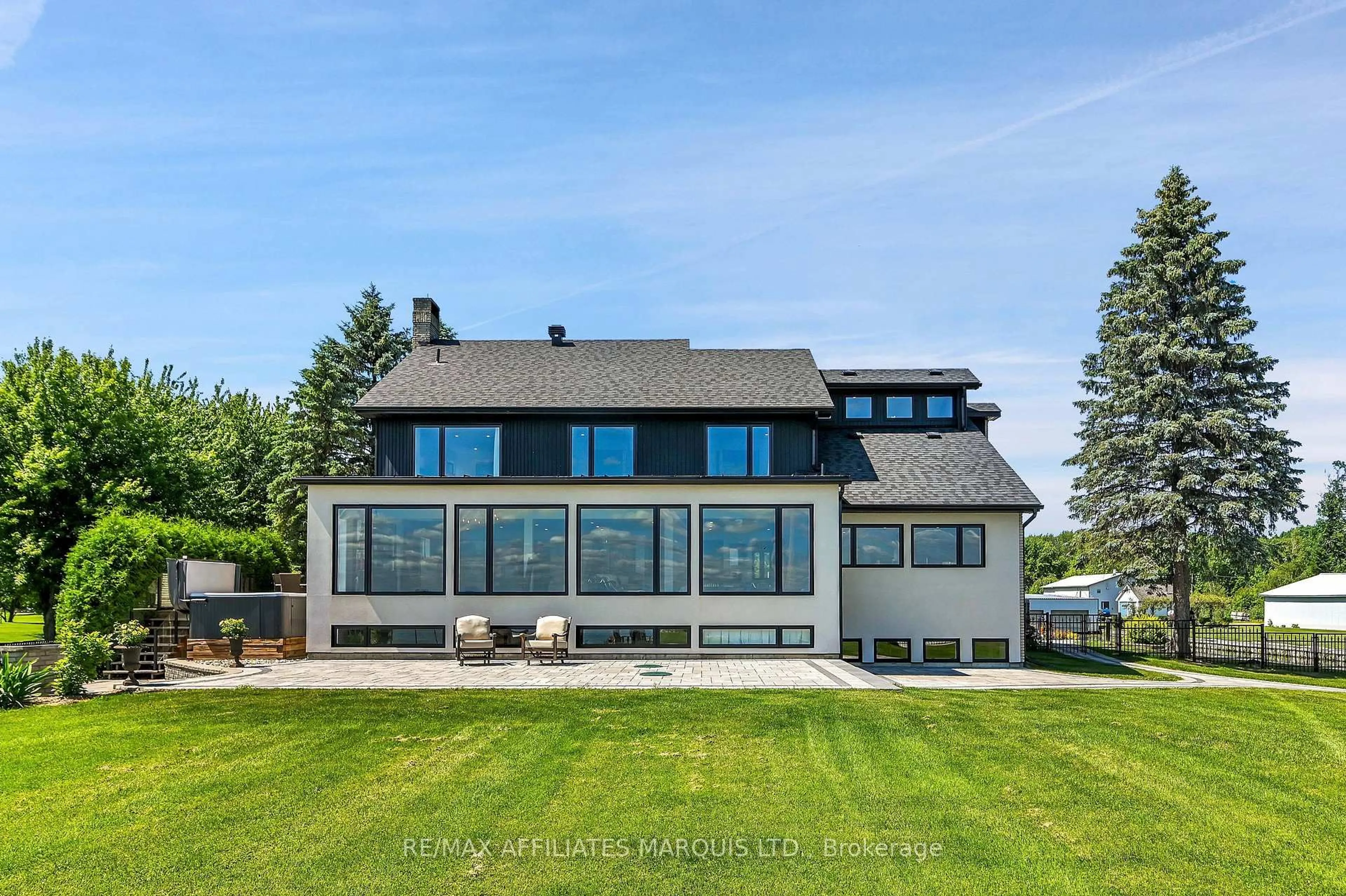 Home with vinyl exterior material, water/lake/river/ocean view for 20214 County Rd 2 Rd, South Glengarry Ontario K0C 2E0