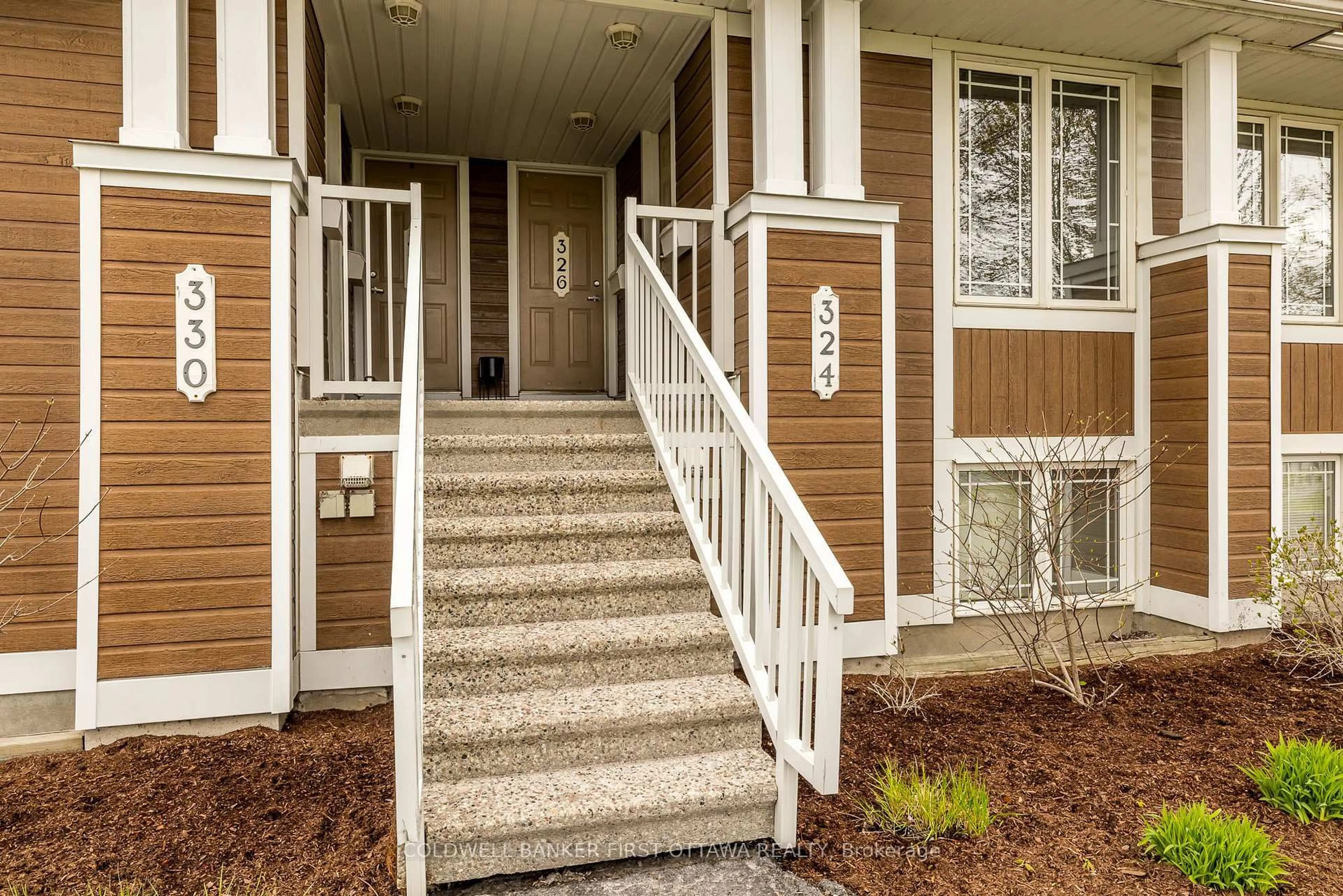 Unknown for 326 Crownridge Dr, Ottawa Ontario K2M 3A5