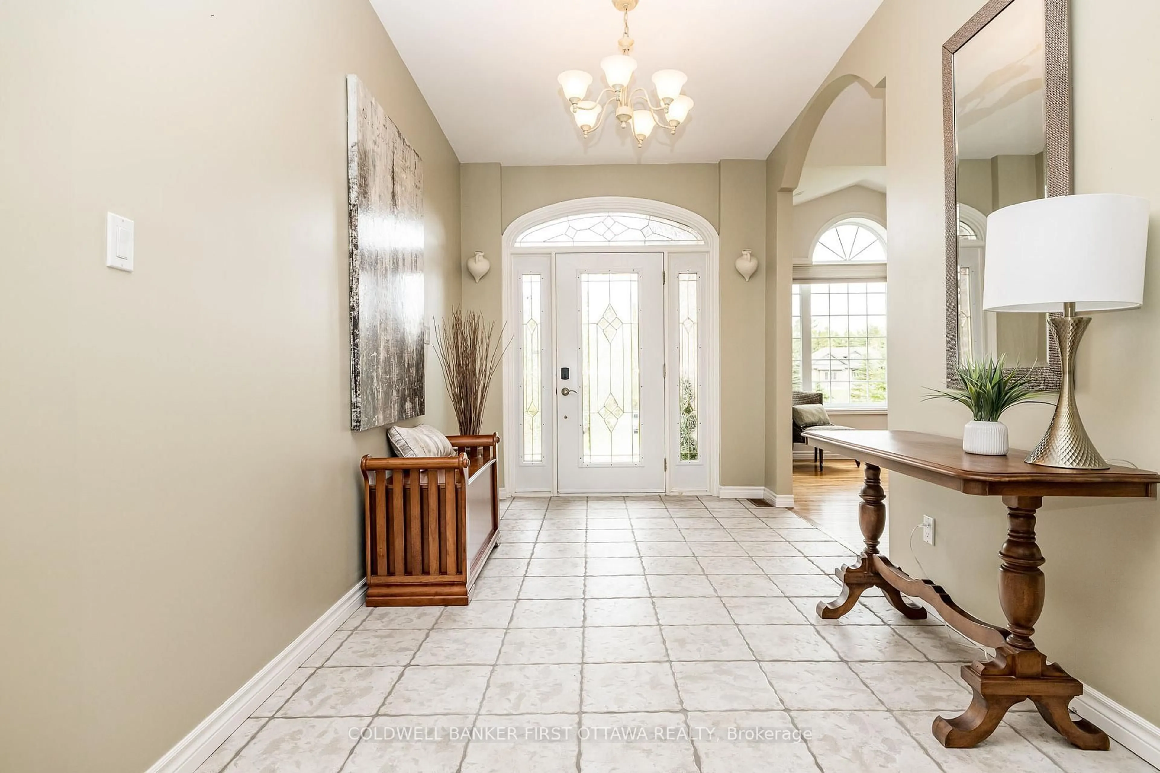 Indoor foyer for 12 CARLISLE Circ, Ashton Ontario K0A 1B0