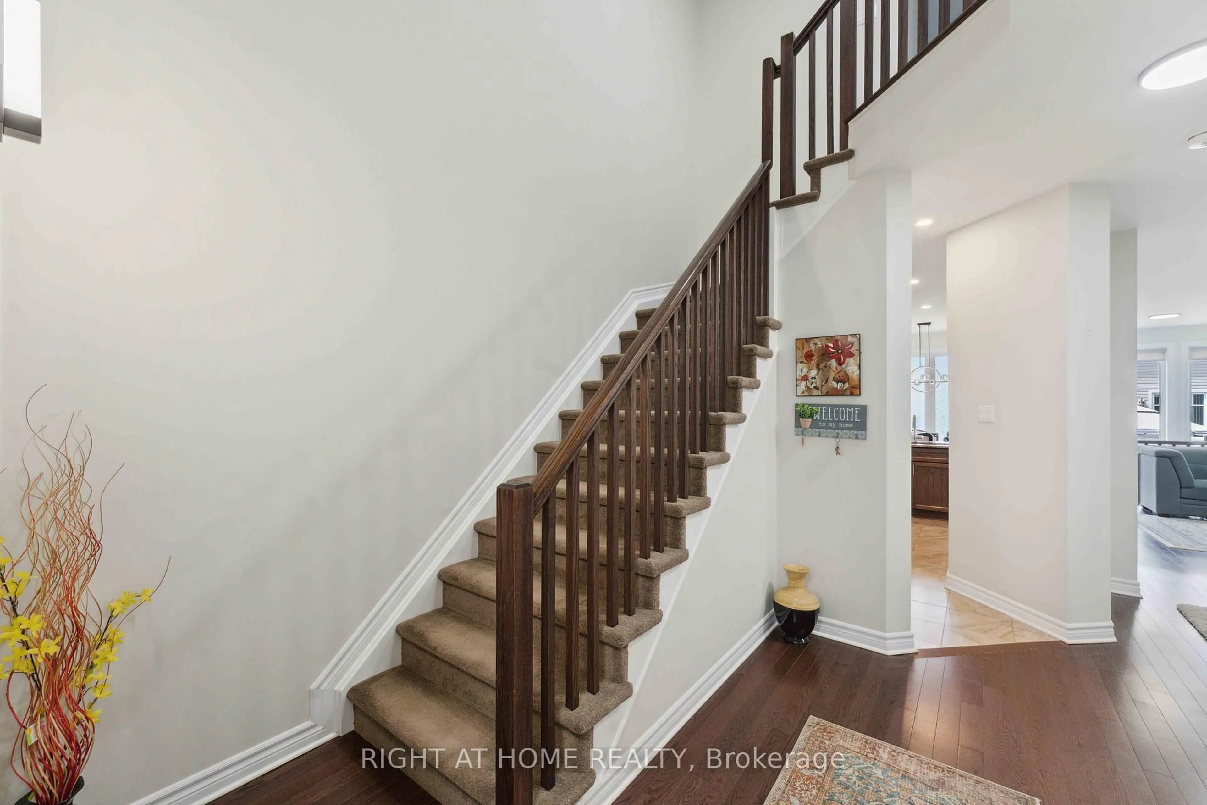 Stairs for 819 Miikana Rd, Ottawa Ontario K1X 0G5
