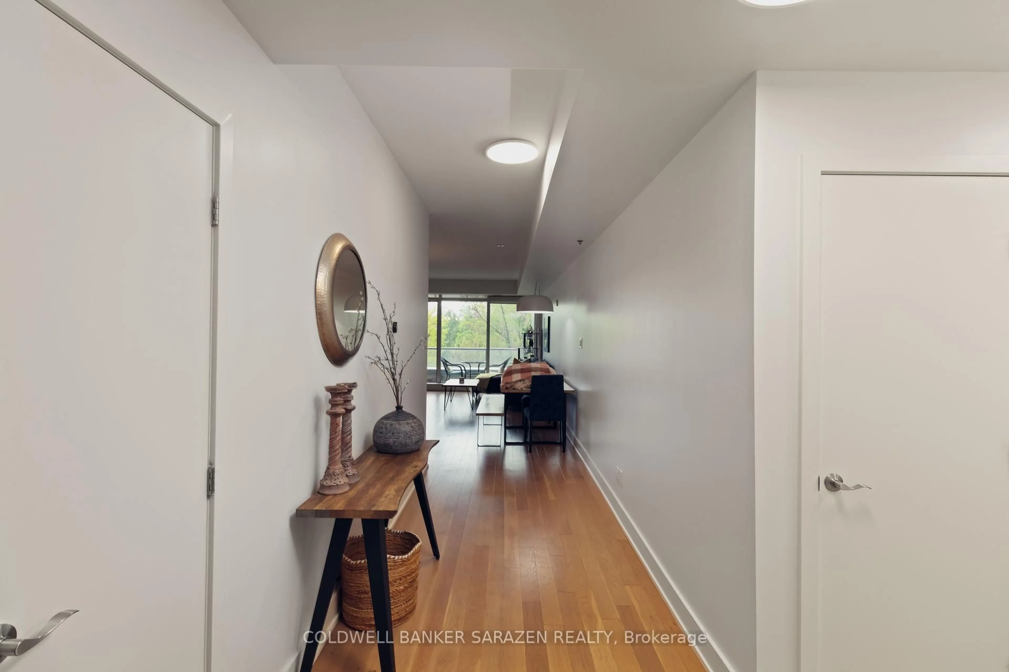 Indoor entryway for 98 Richmond Rd #306, Ottawa Ontario K1Z 0B2