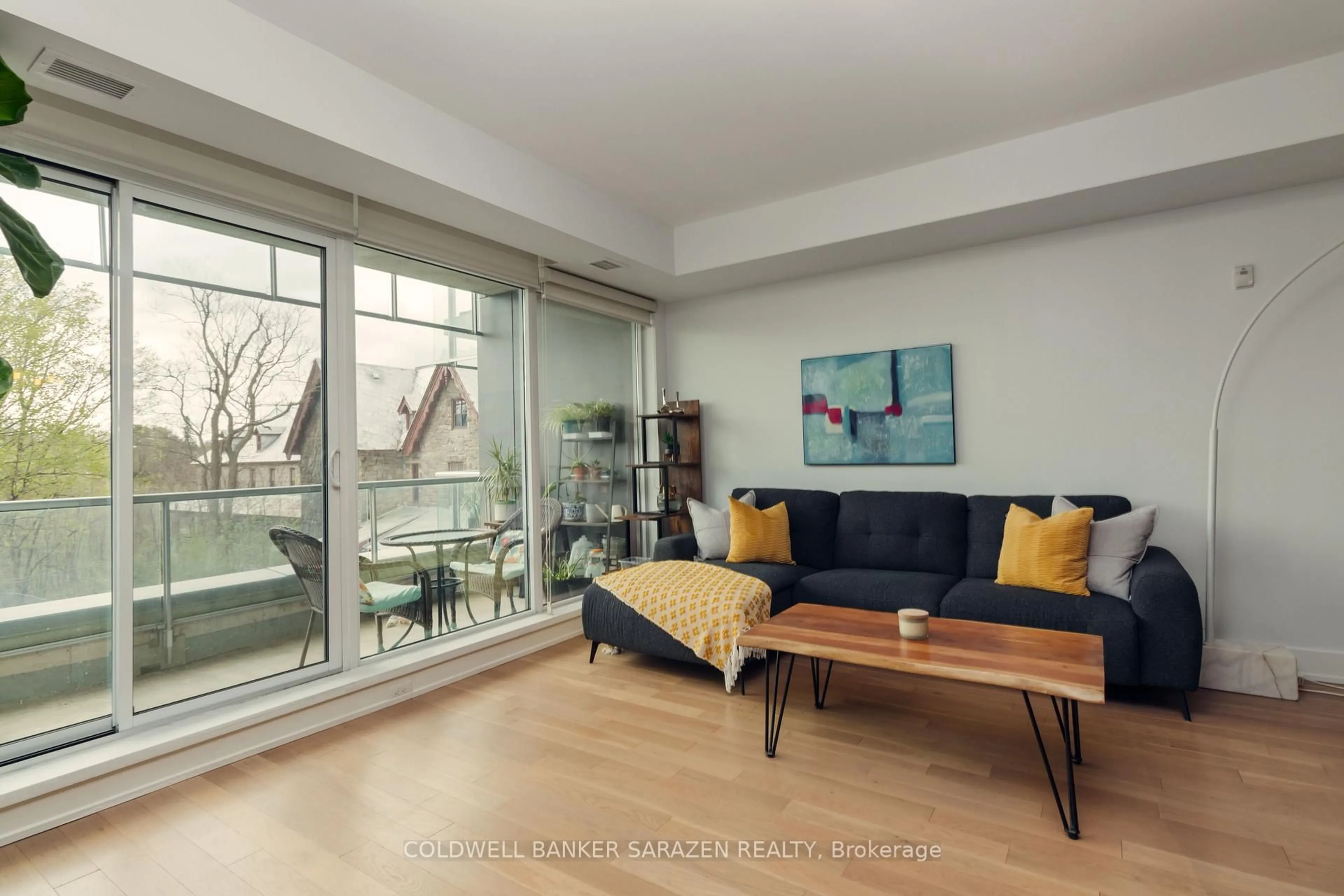 Living room with furniture, unknown for 98 Richmond Rd #306, Ottawa Ontario K1Z 0B2