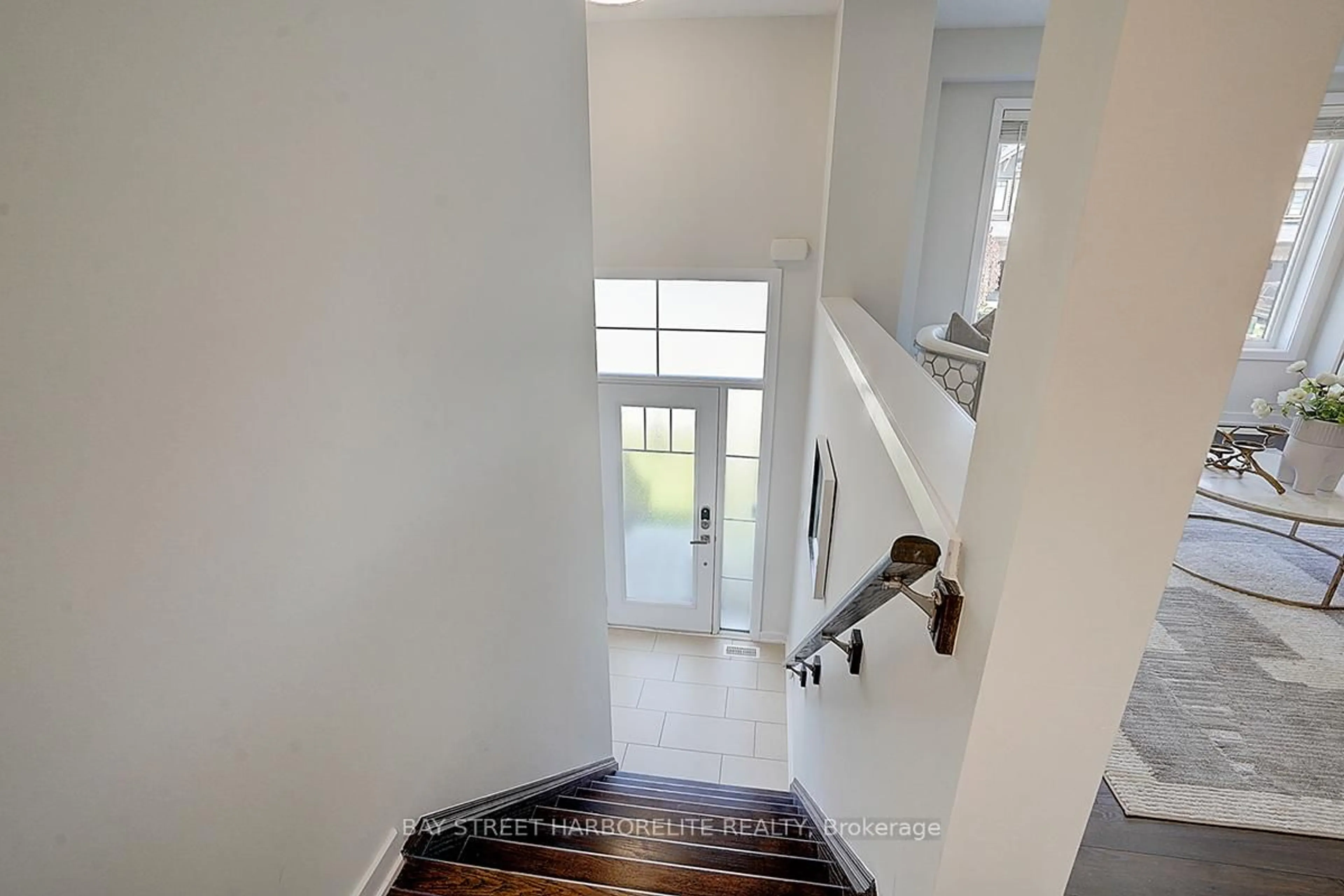 Indoor entryway for 42 Crafter Cres, Hamilton Ontario L8J 0H6