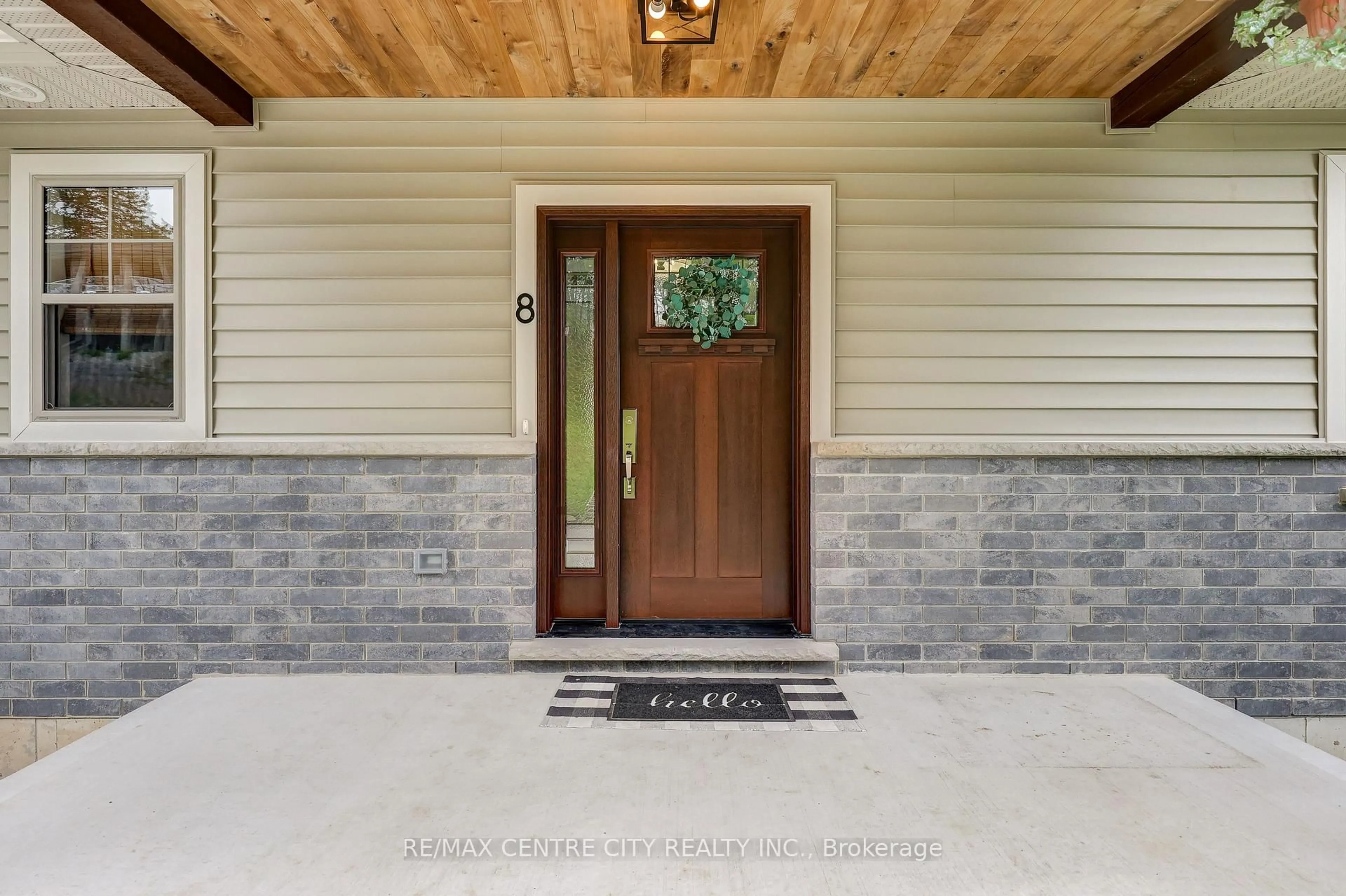Indoor entryway for 8 OAK St, Bayham Ontario N0J 1Z0
