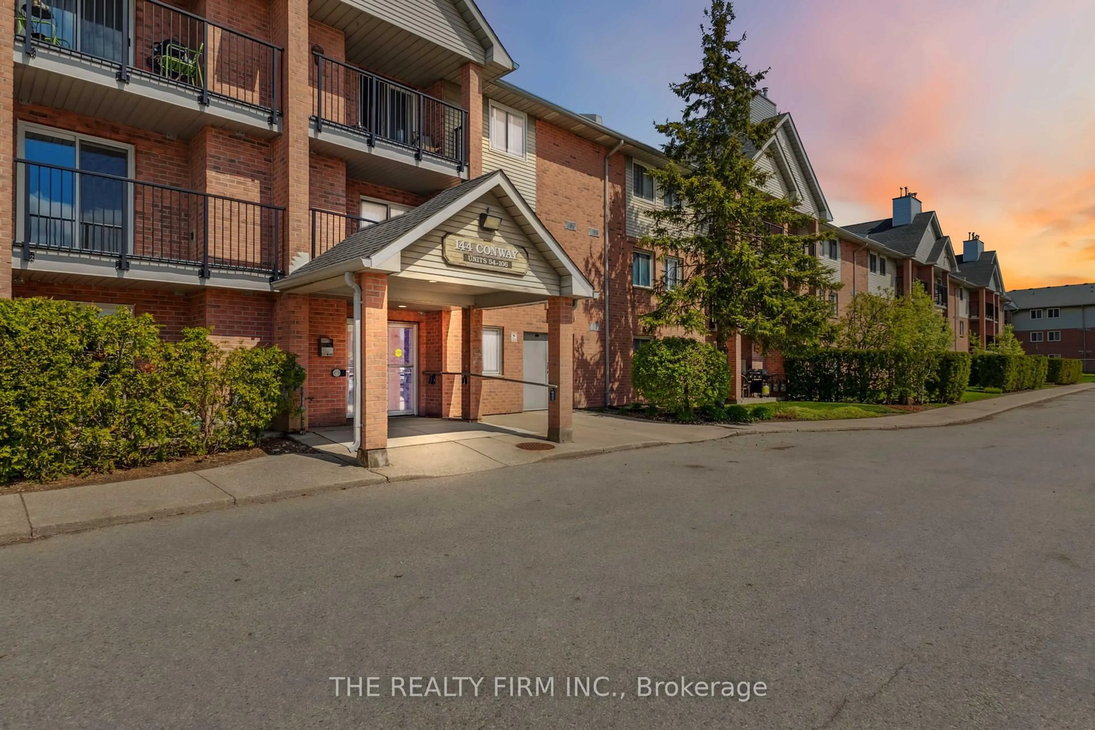 A pic from outside/outdoor area/front of a property/back of a property/a pic from drone, unknown for 144 Conway Dr #99, London South Ontario N6E 3N3