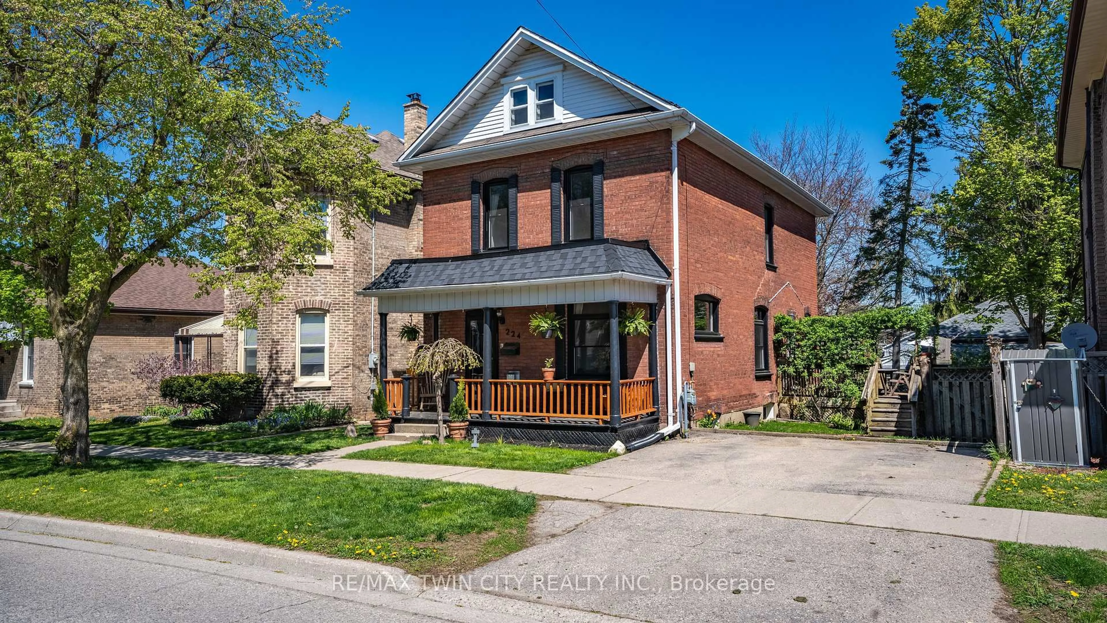 Home with brick exterior material, street for 224 Wellington St, Brantford Ontario N3S 3Z4