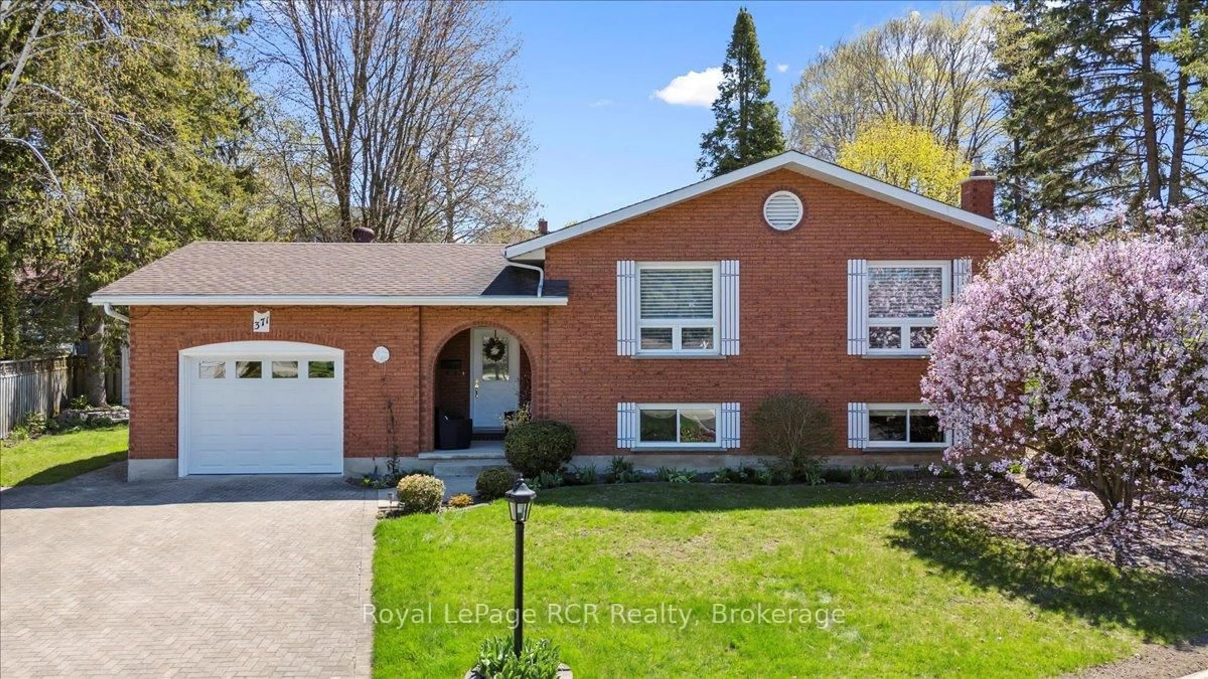 Home with brick exterior material, street for 371 4th Ave, Hanover Ontario N4N 2B7