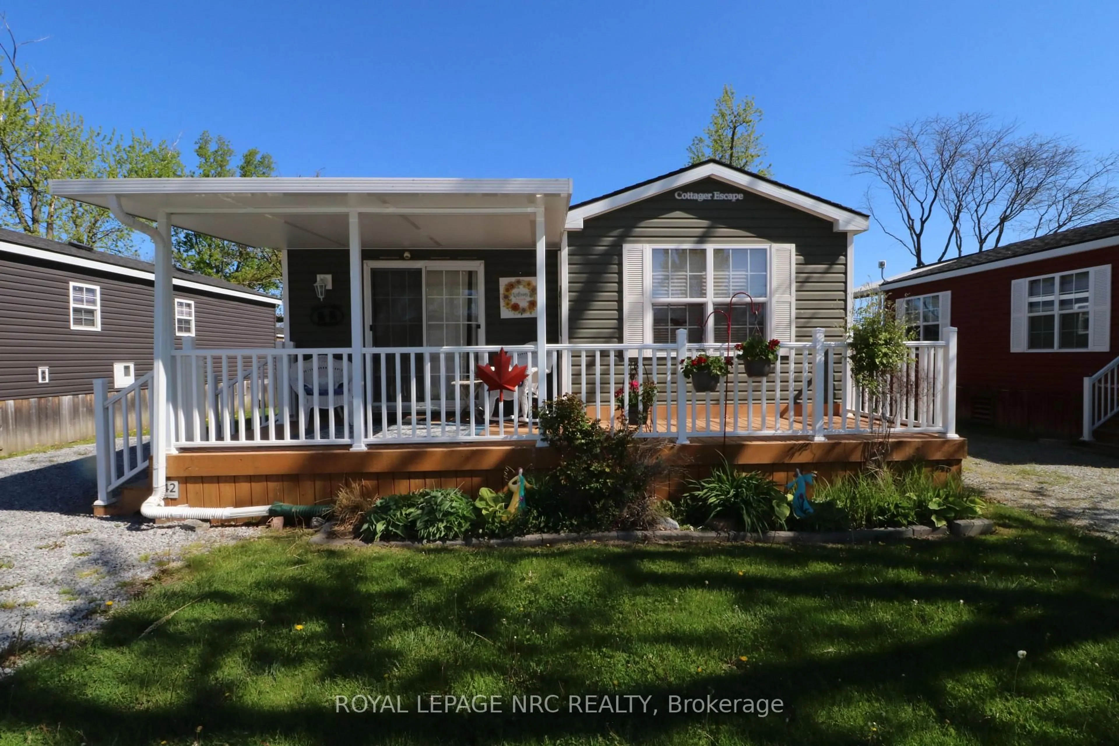 Home with vinyl exterior material, street for 1501 Line 8 Rd #142, Niagara-on-the-Lake Ontario L0S 1J0