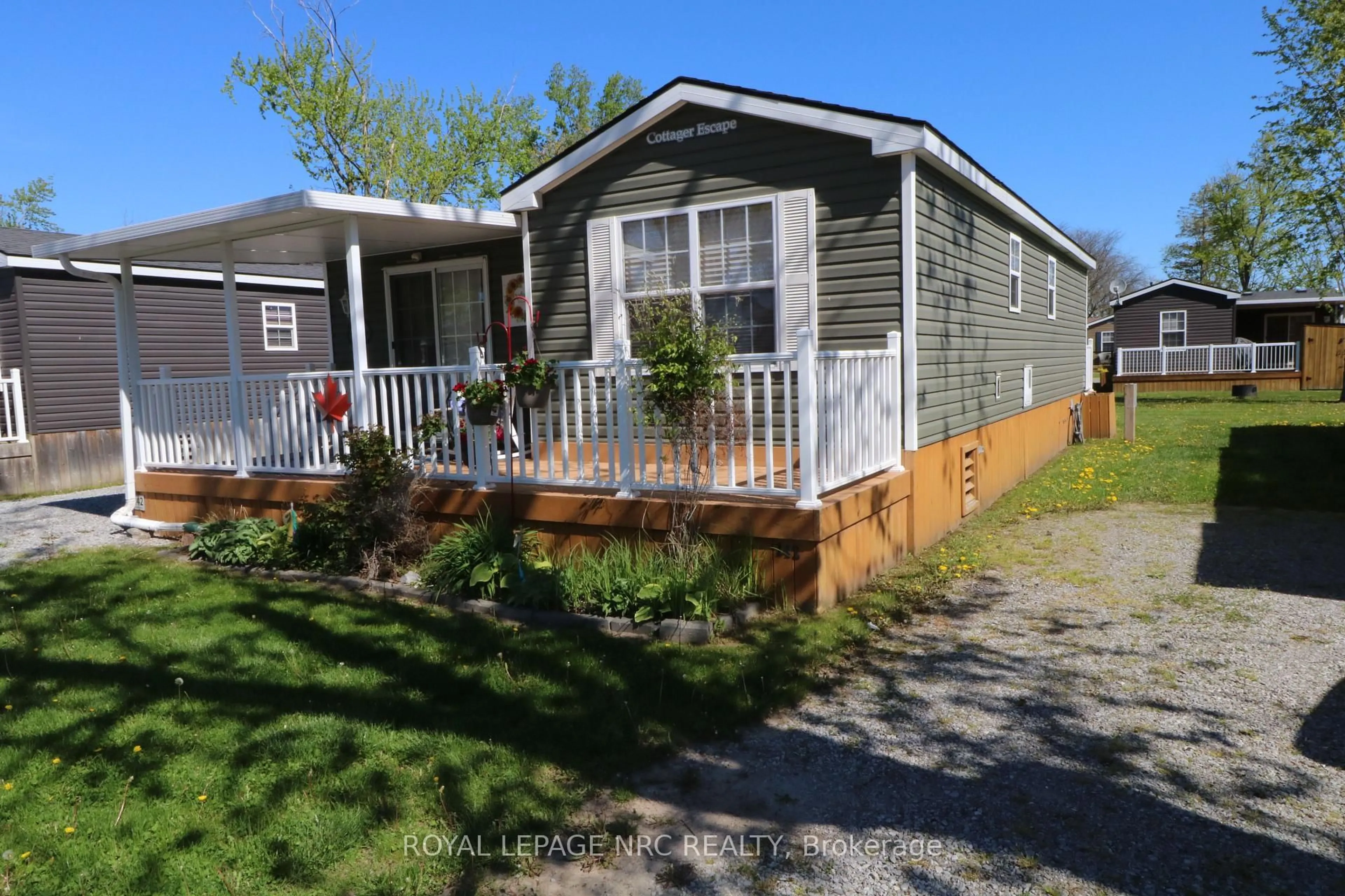 Home with vinyl exterior material, street for 1501 Line 8 Rd #142, Niagara-on-the-Lake Ontario L0S 1J0