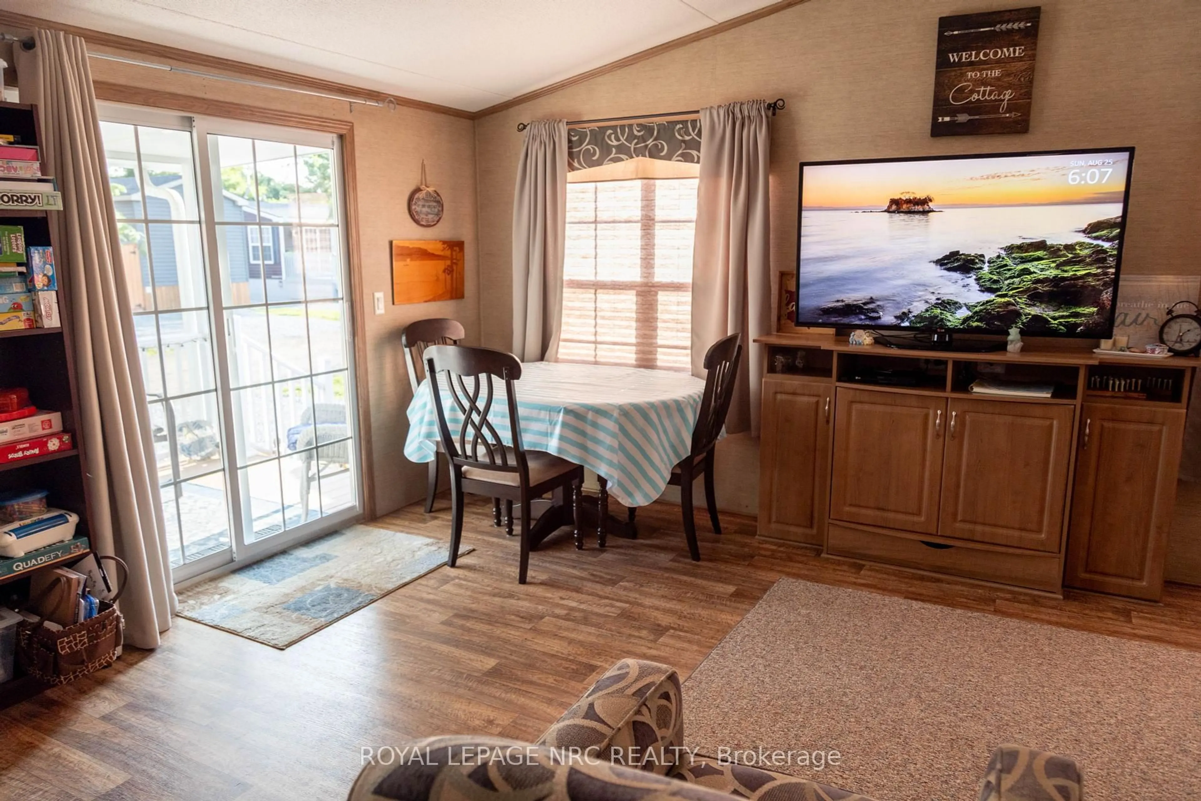 Dining room, wood/laminate floor for 1501 Line 8 Rd #142, Niagara-on-the-Lake Ontario L0S 1J0