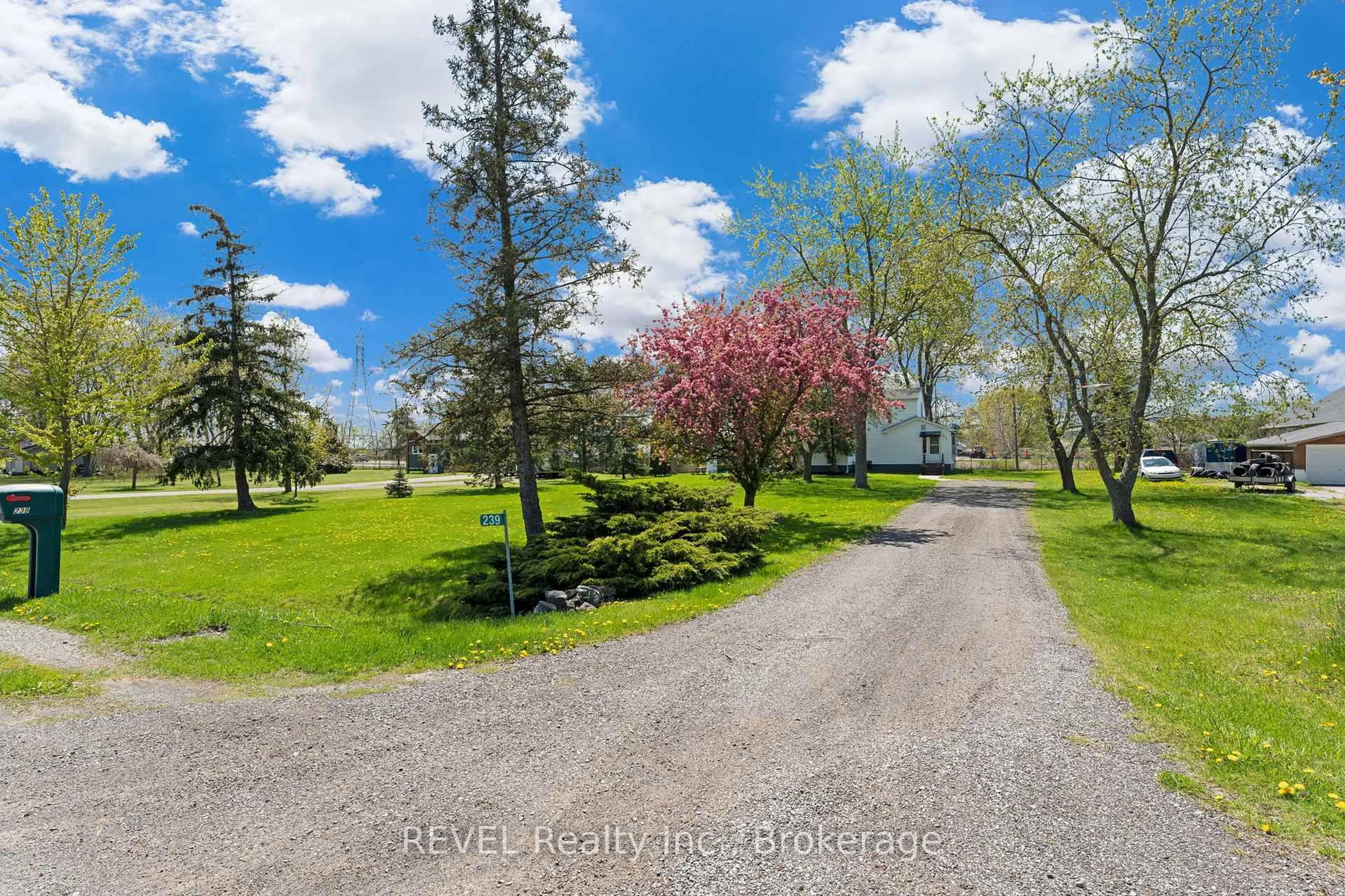 A pic from outside/outdoor area/front of a property/back of a property/a pic from drone, water/lake/river/ocean view for 239 Becken Cres, Welland Ontario L3B 5N4