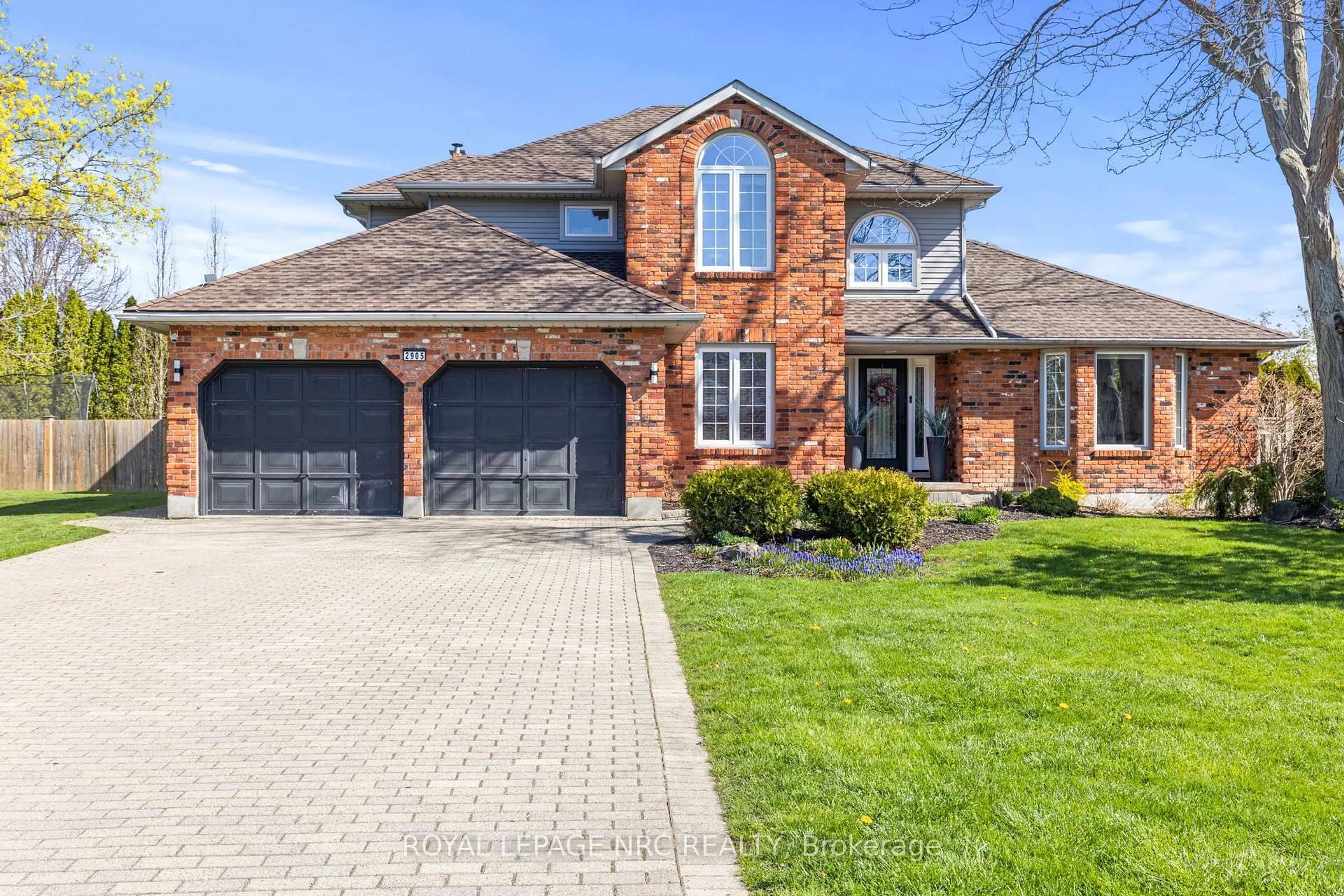 Home with brick exterior material, street for 2905 Butler's Walk, Lincoln Ontario L0R 1S0