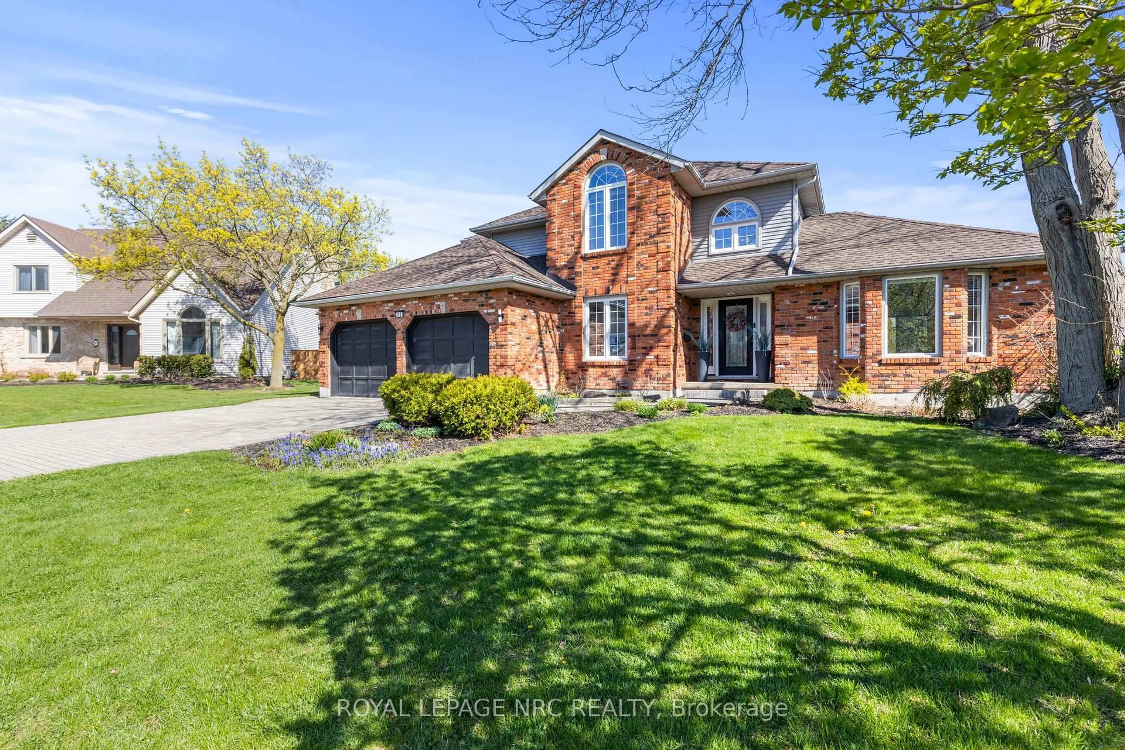 Home with brick exterior material, street for 2905 Butler's Walk, Lincoln Ontario L0R 1S0