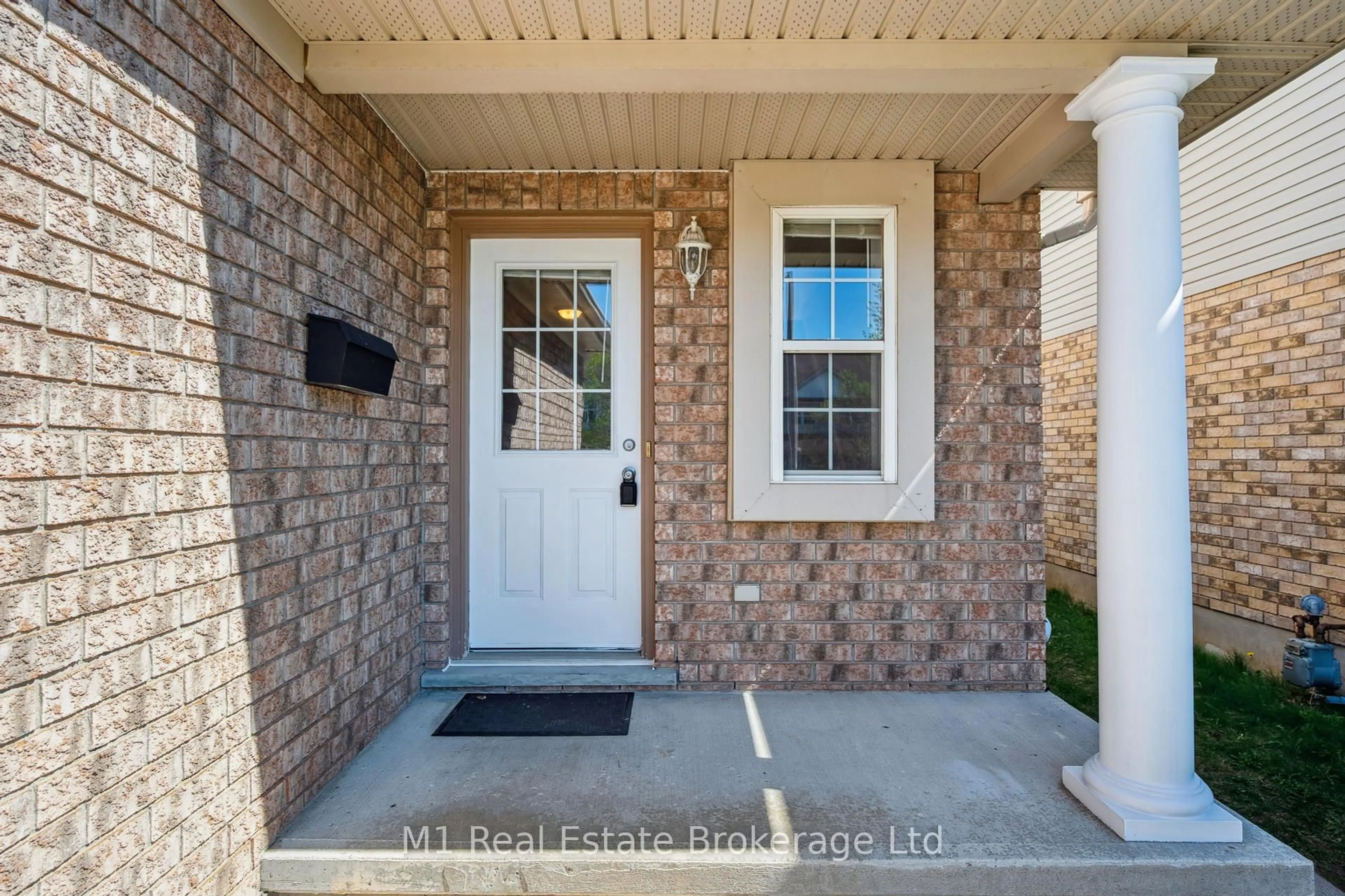 Indoor entryway for 9 Eugene Dr, Guelph Ontario N1L 1P6