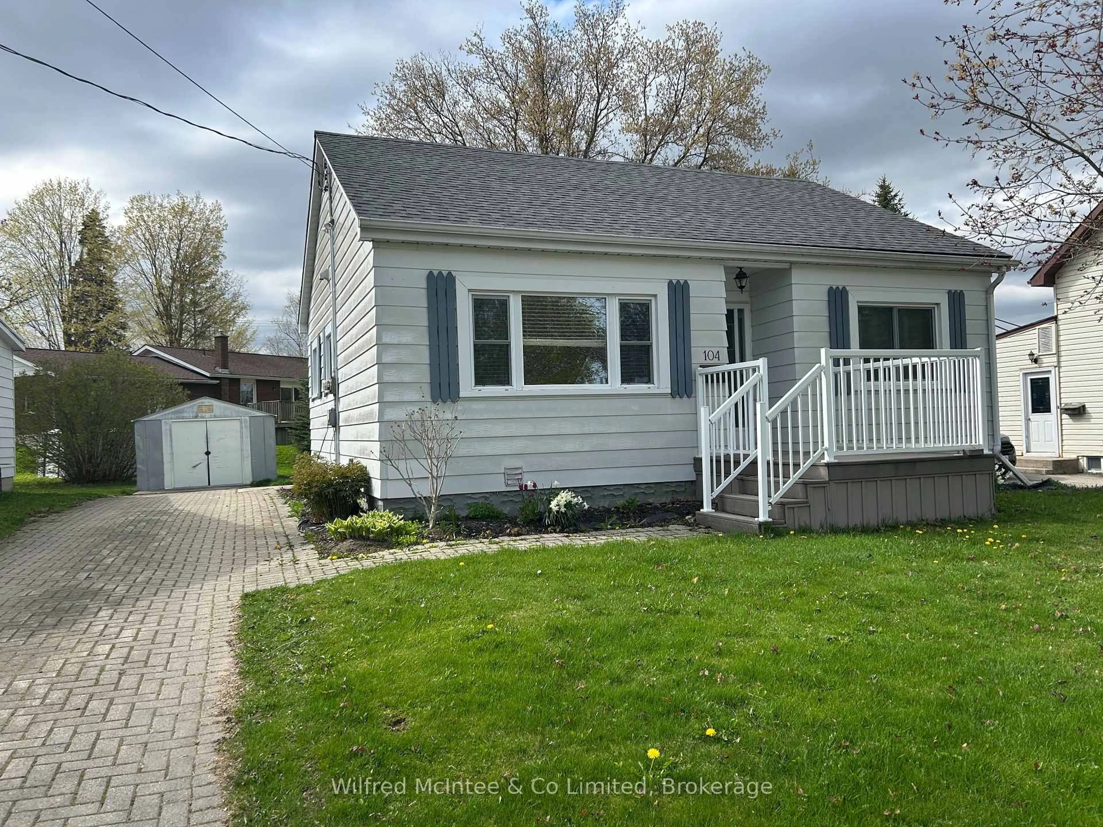 Home with vinyl exterior material, street for 104 Mcgivern St, Brockton Ontario N0G 2V0