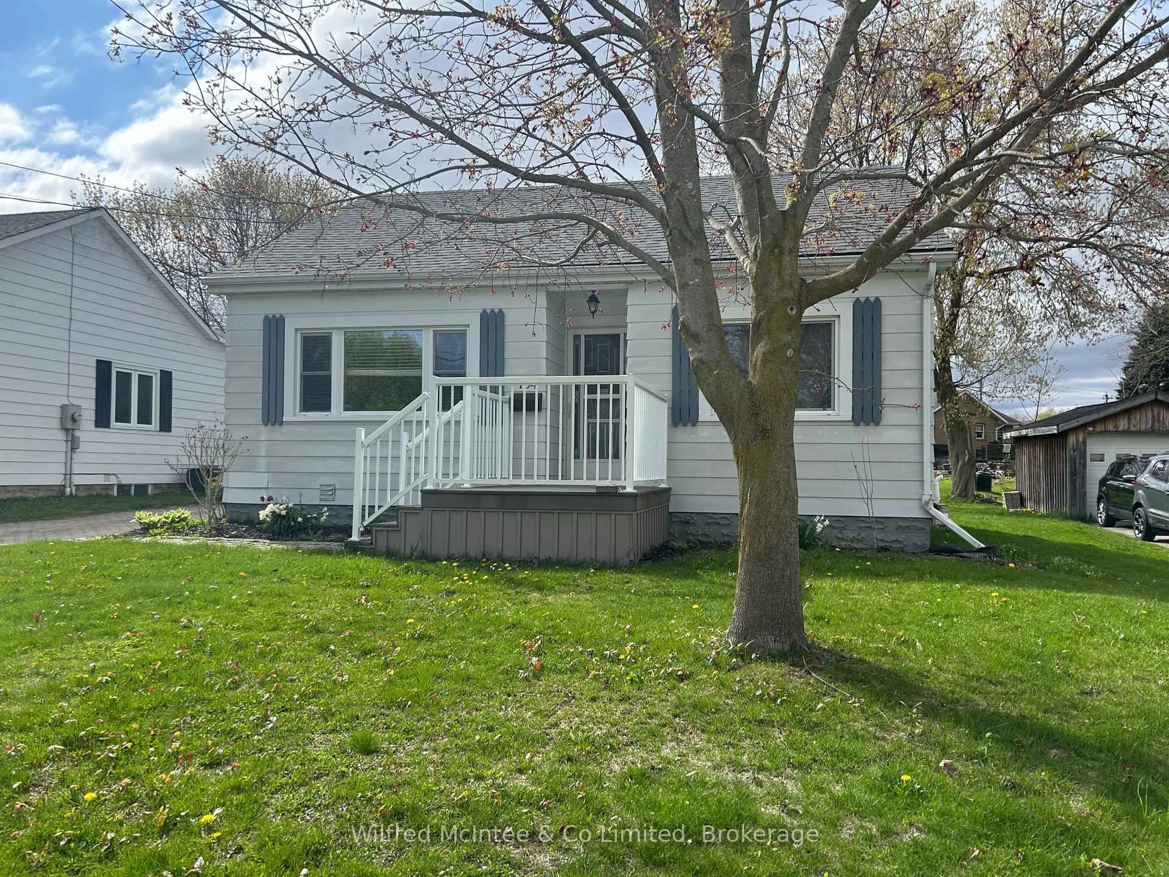 Home with vinyl exterior material, street for 104 Mcgivern St, Brockton Ontario N0G 2V0