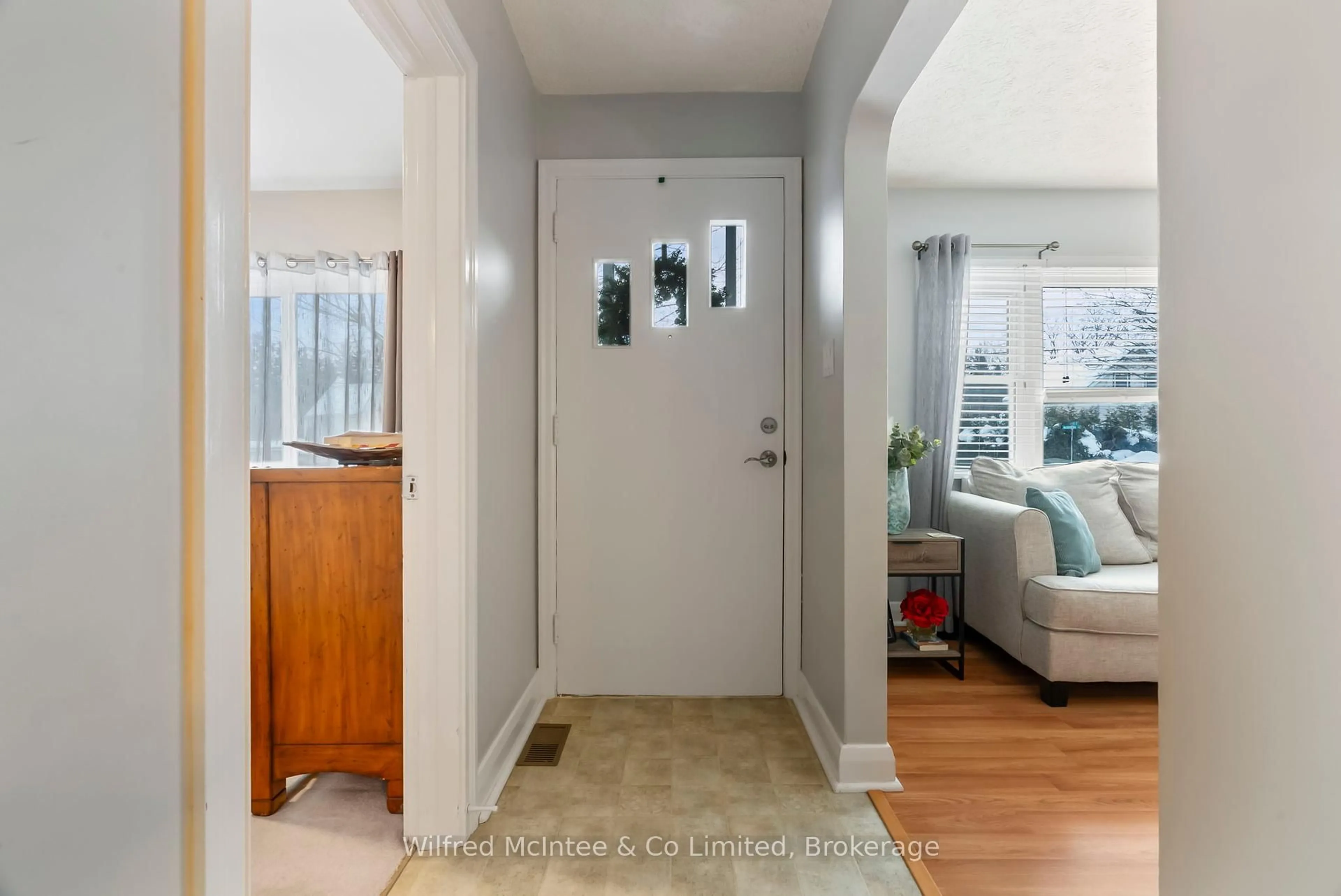 Indoor entryway for 104 Mcgivern St, Brockton Ontario N0G 2V0