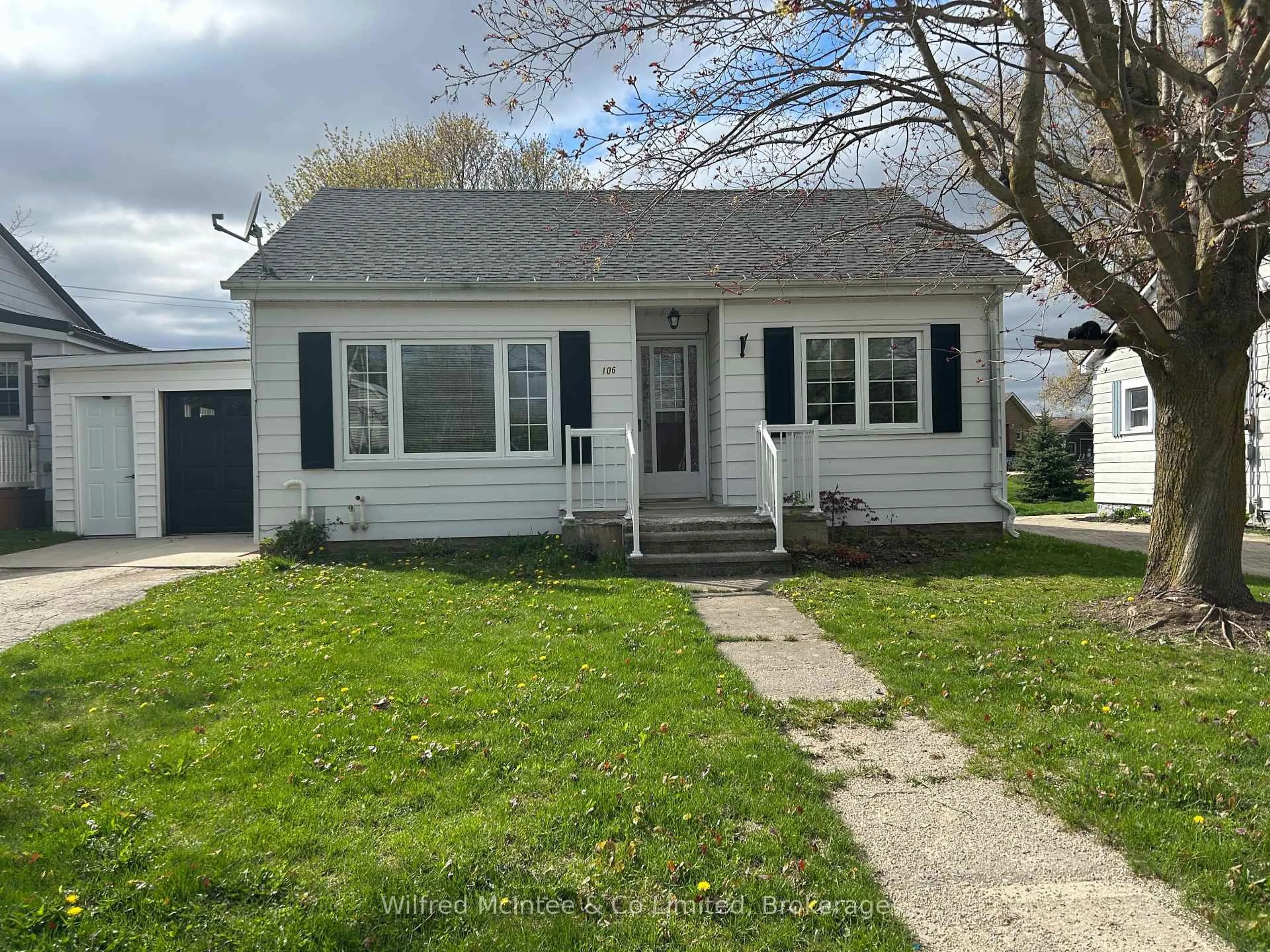 Home with vinyl exterior material, street for 106 Mcgivern St, Brockton Ontario N0G 2V0