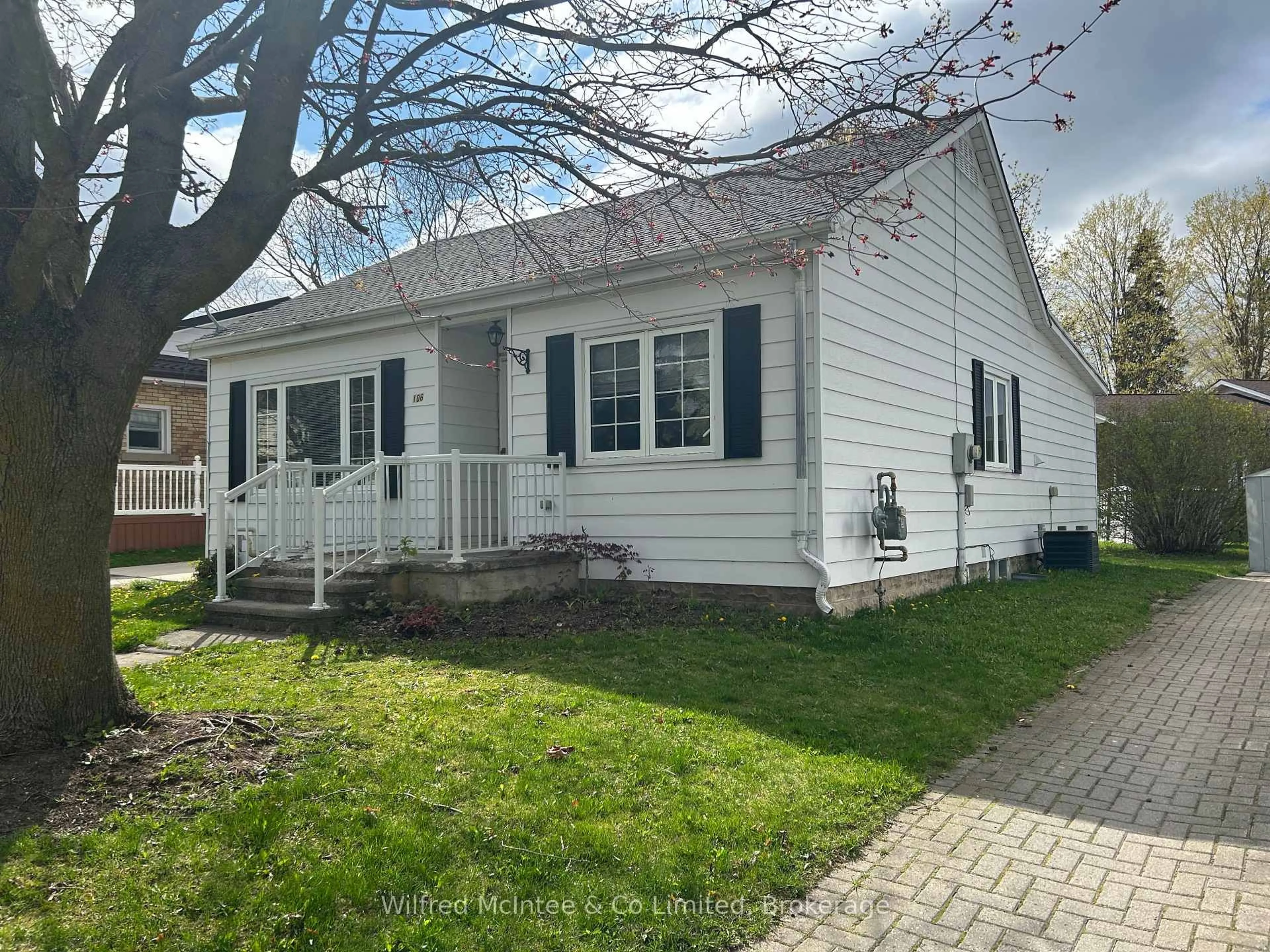 Home with vinyl exterior material, street for 106 Mcgivern St, Brockton Ontario N0G 2V0