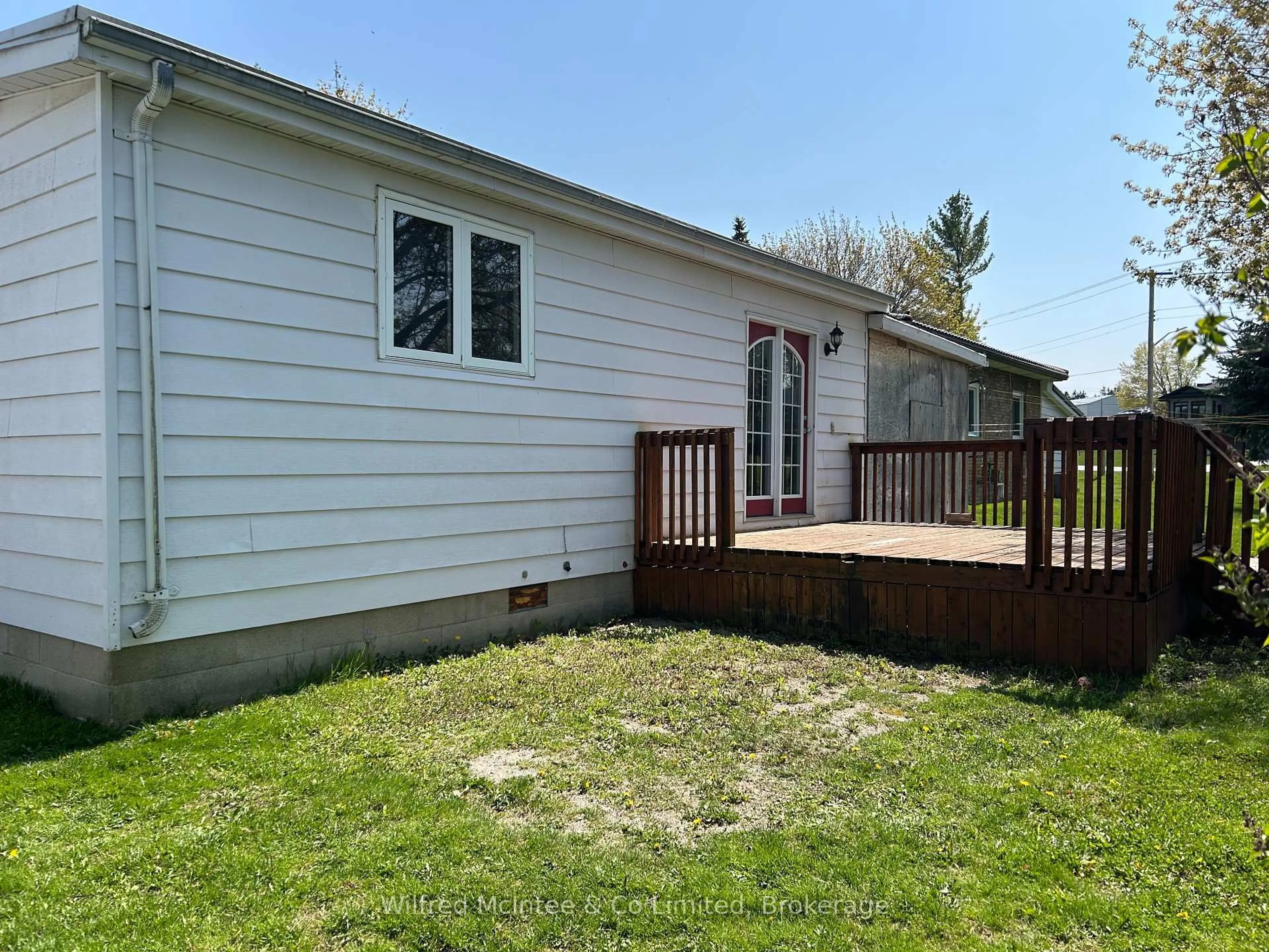 Home with vinyl exterior material, unknown for 106 Mcgivern St, Brockton Ontario N0G 2V0