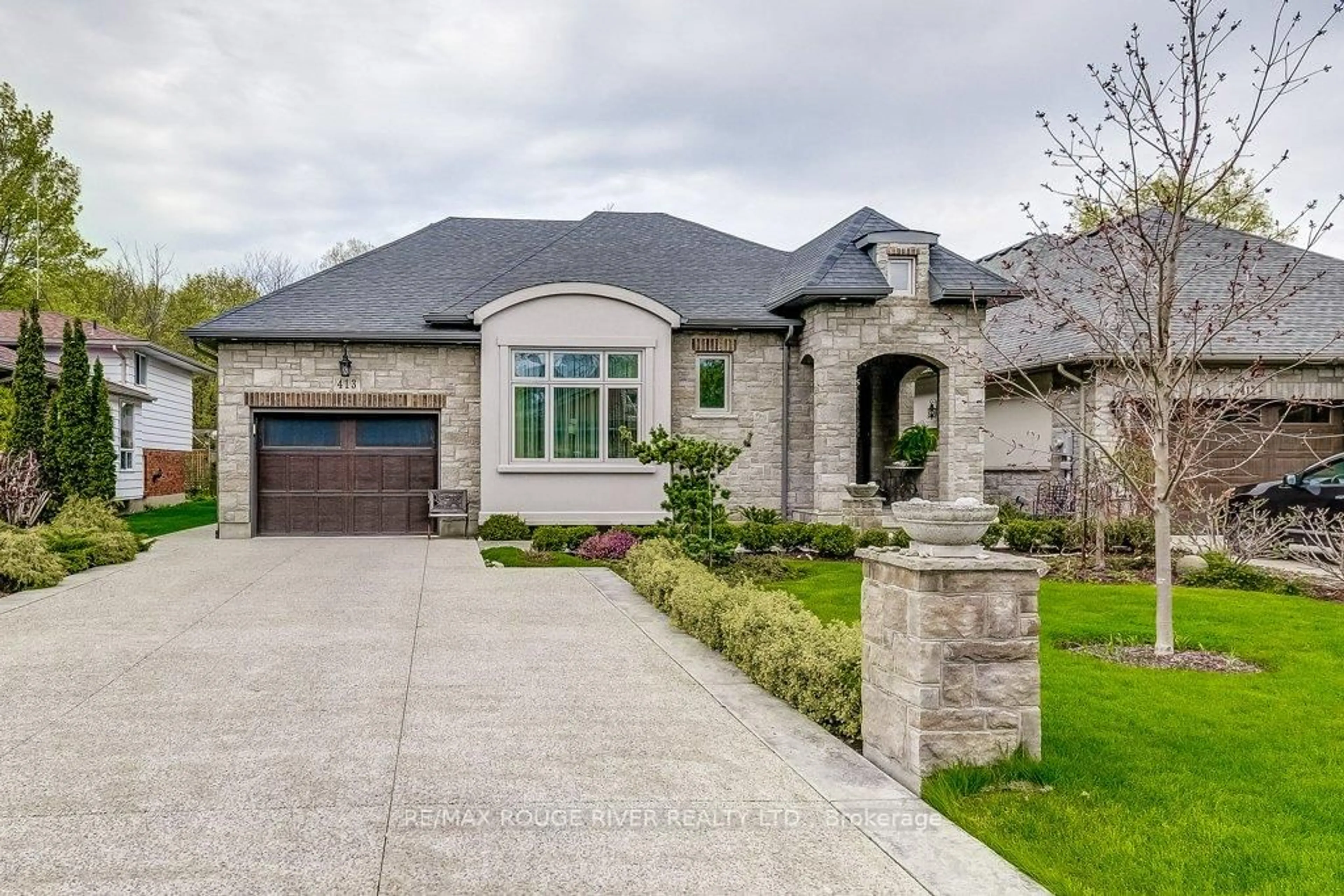 Home with brick exterior material, street for 413 Nassau St, Niagara-on-the-Lake Ontario L0S 1J0