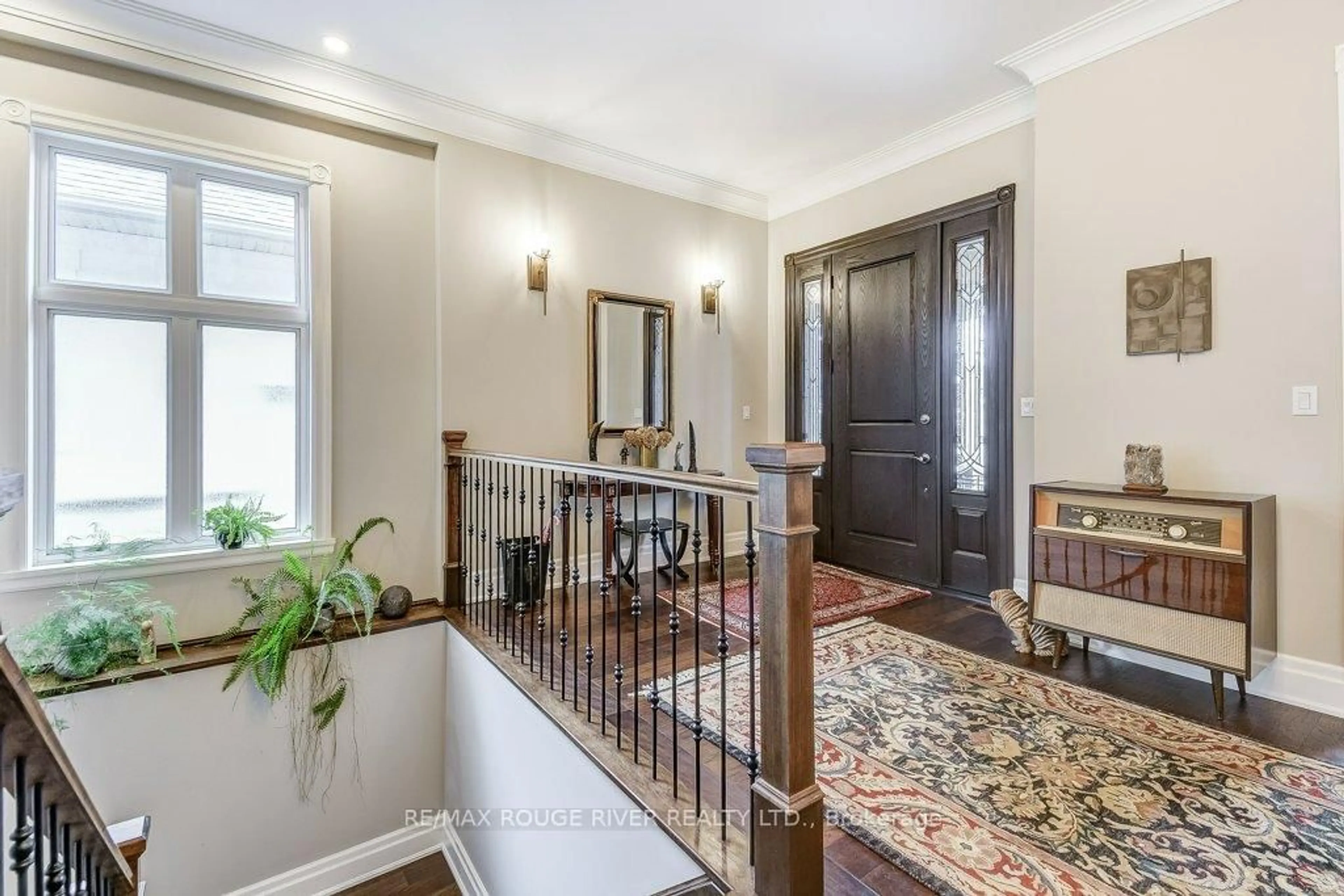 Indoor entryway for 413 Nassau St, Niagara-on-the-Lake Ontario L0S 1J0