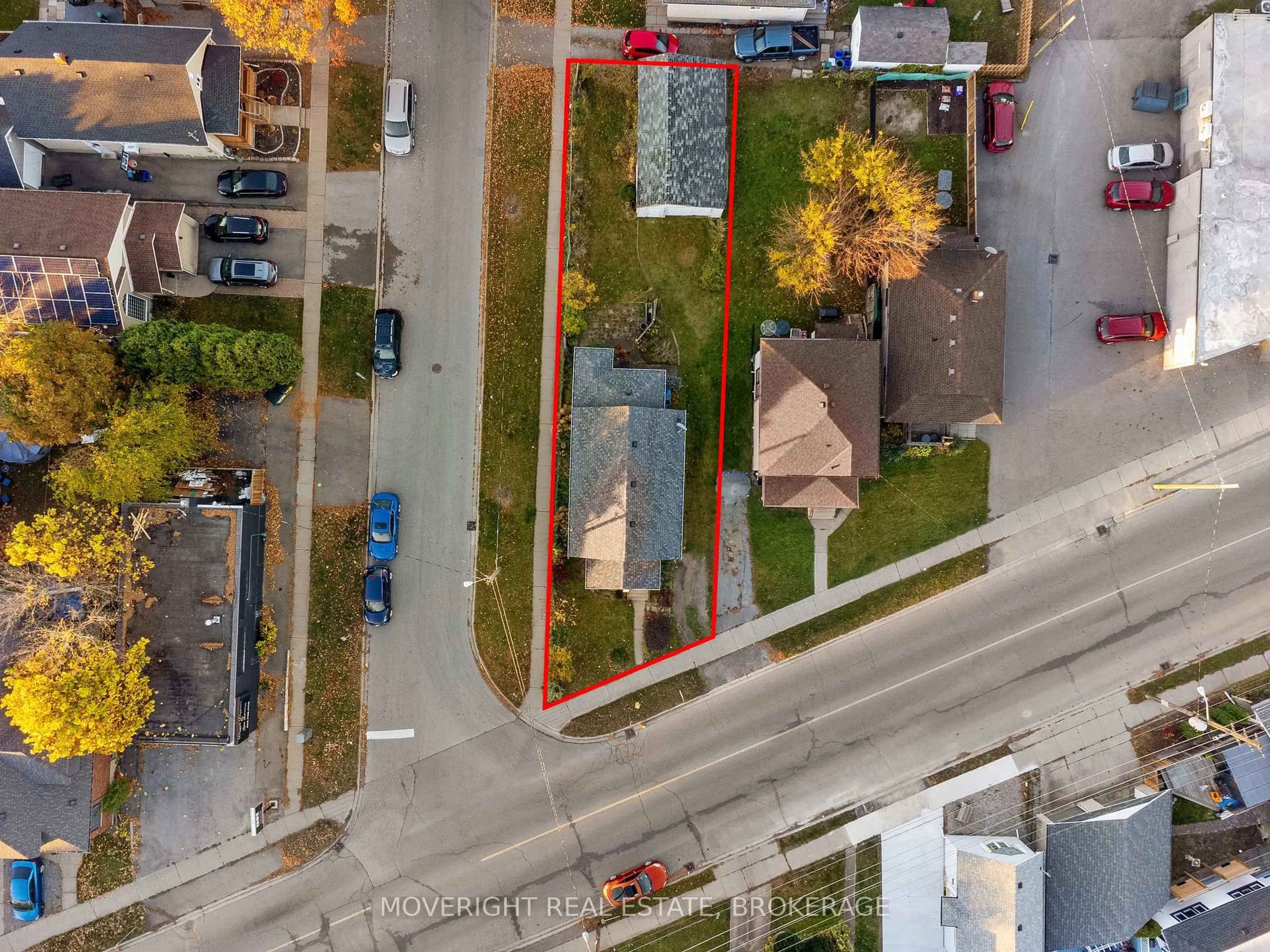 A pic from outside/outdoor area/front of a property/back of a property/a pic from drone, street for 107 Carlton St, St. Catharines Ontario L2R 1R4