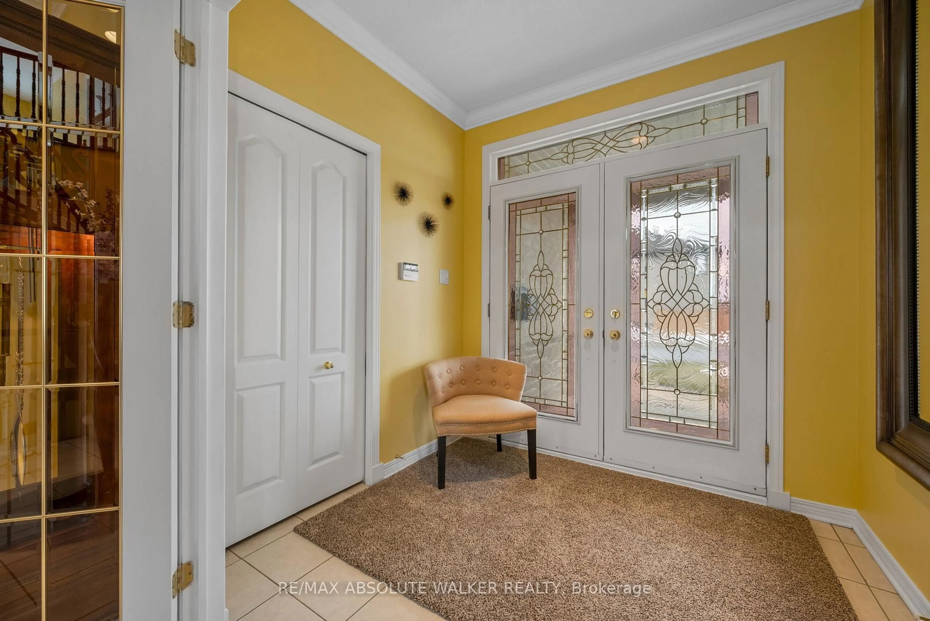 Indoor entryway for 859 Martello Dr, Ottawa Ontario K4A 4E3