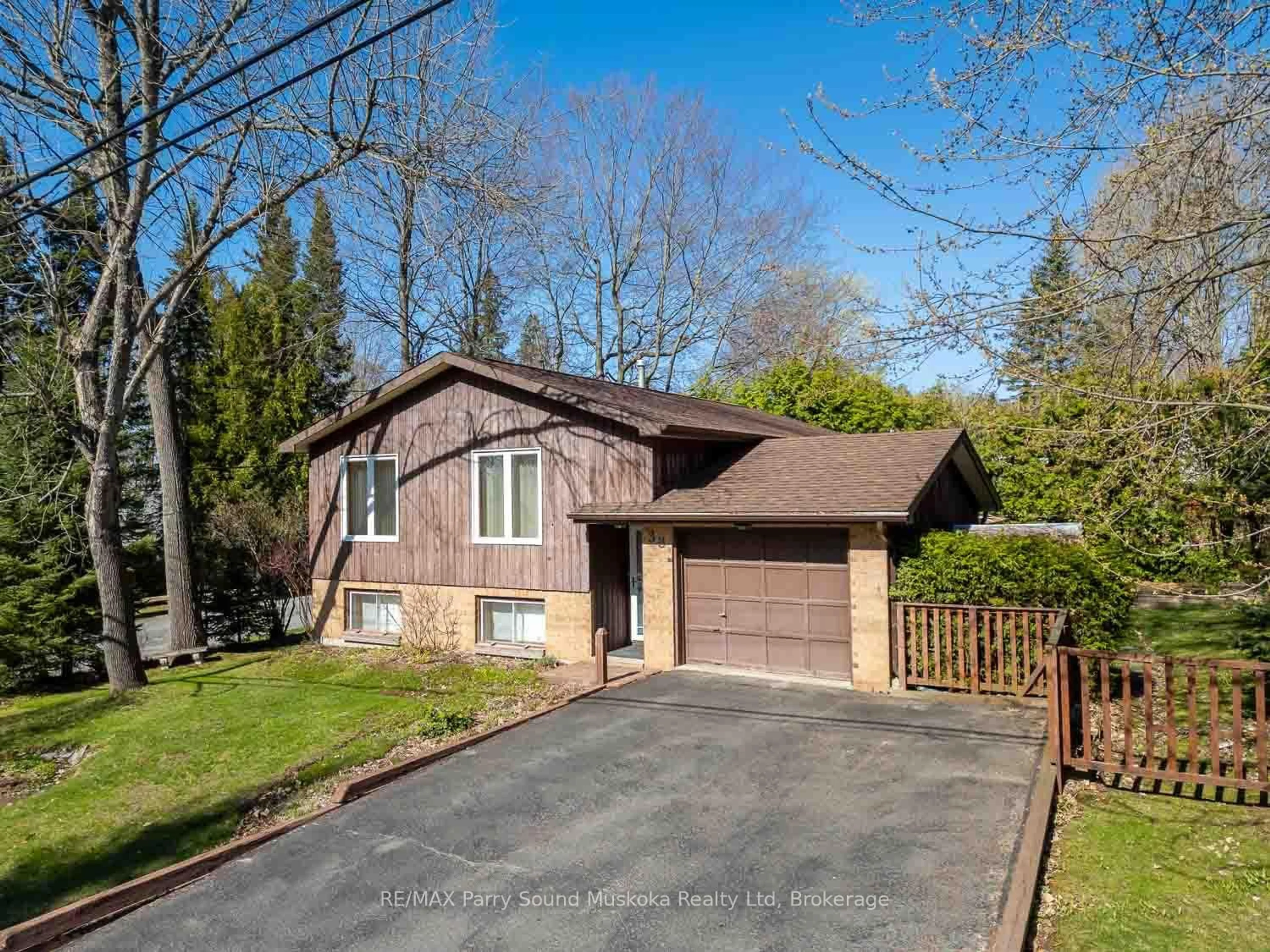 Unknown for 38 Yonge St, Huntsville Ontario P1B 1B1