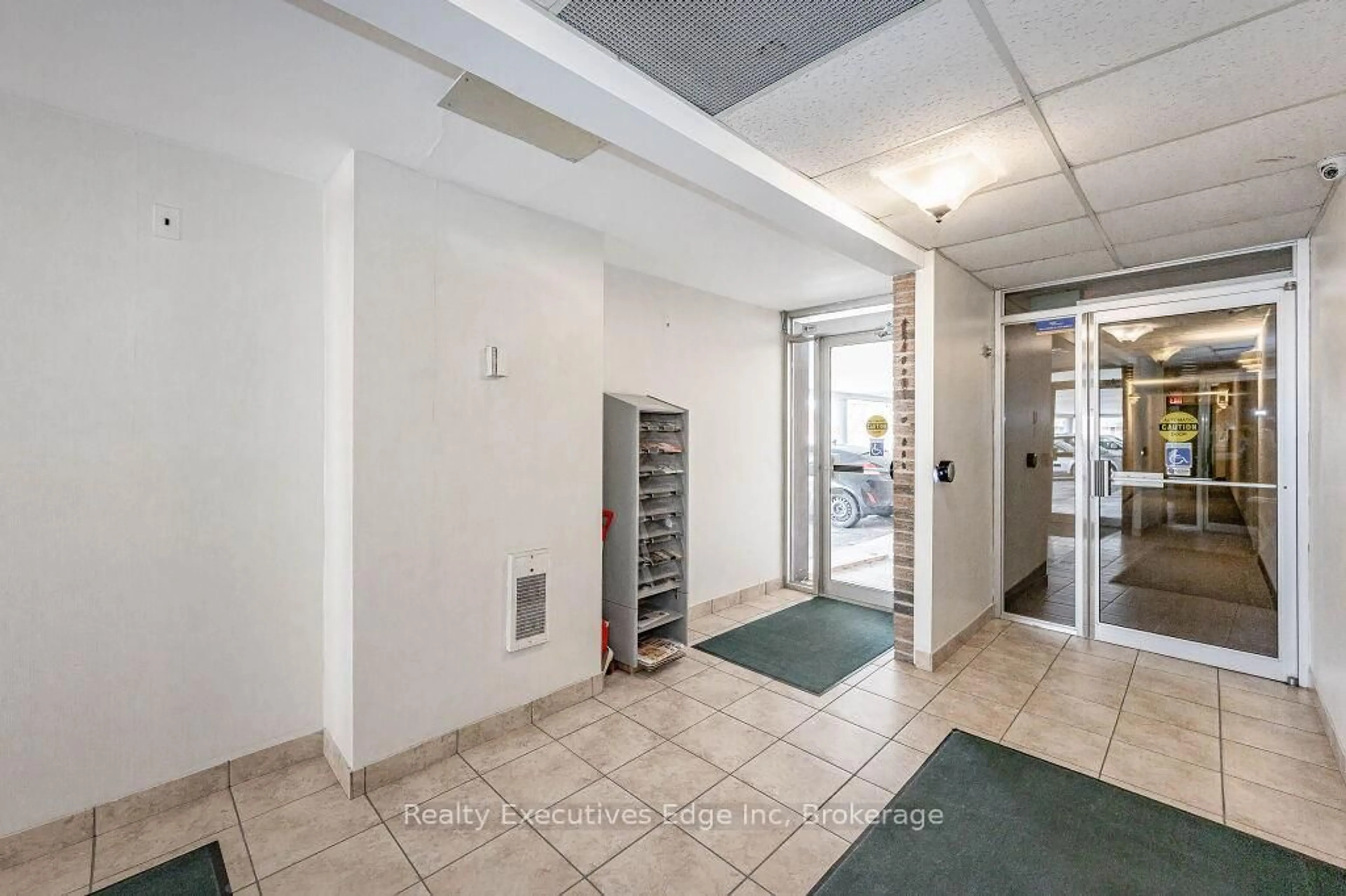 Indoor foyer for 234 WILLOW Rd #307, Guelph Ontario N1H 7C6