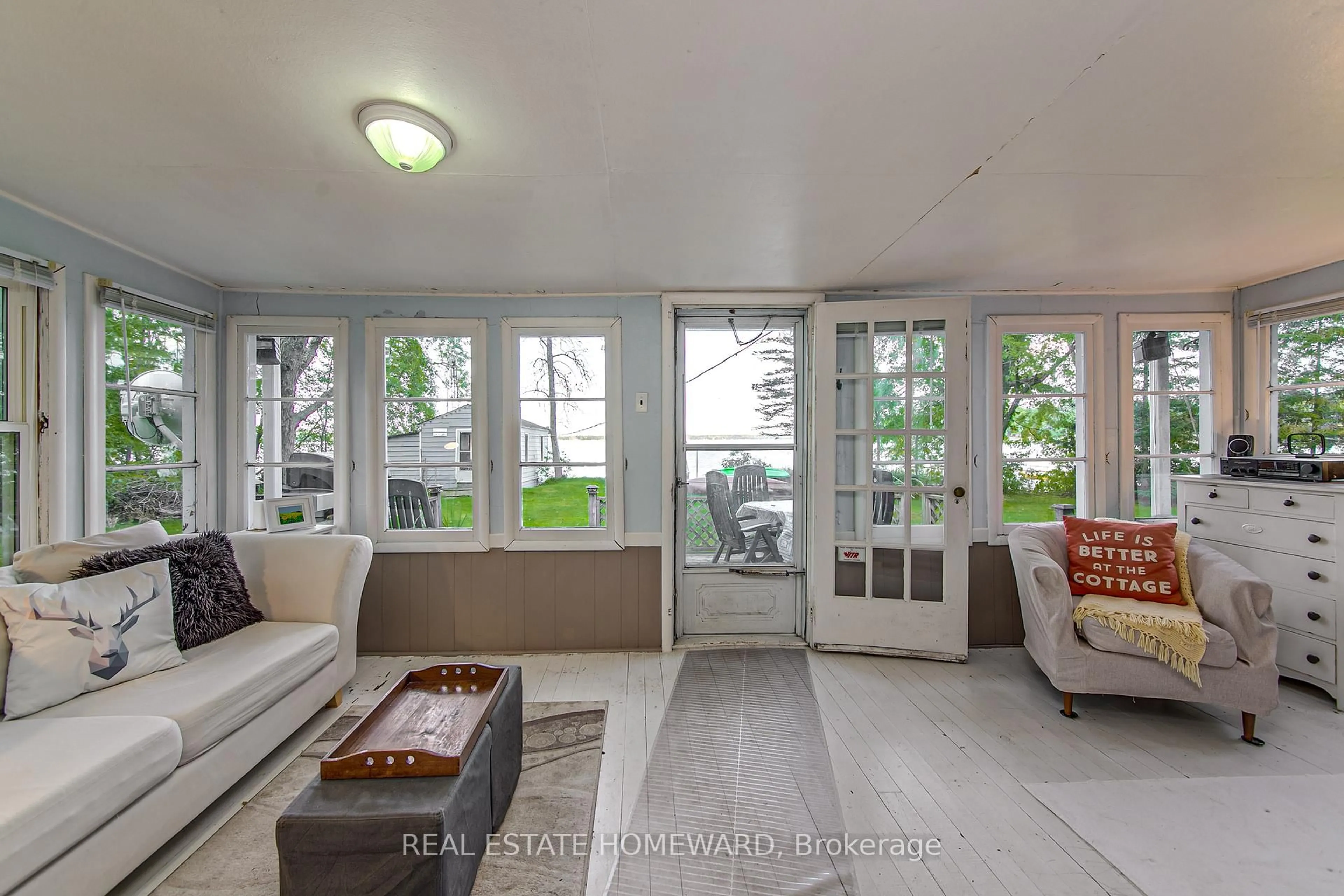 Living room with furniture, unknown for 1046 Bea Dale Lane, Gravenhurst Ontario P0E 1N0