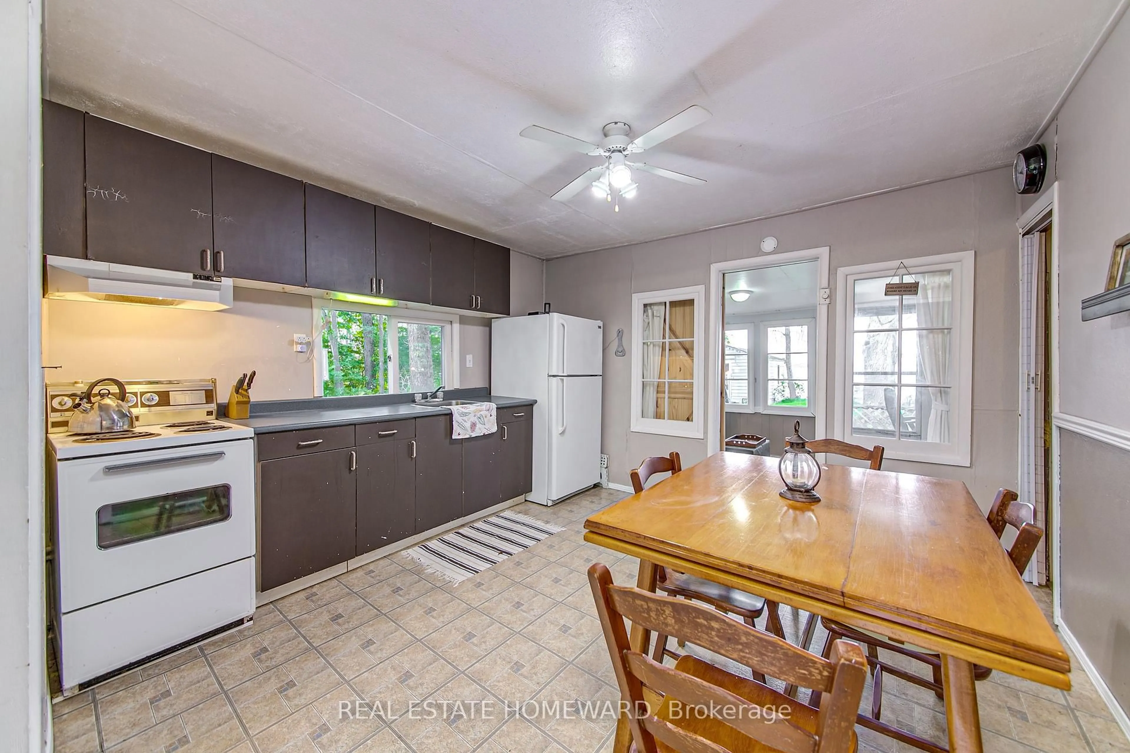 Open concept kitchen, ceramic/tile floor for 1046 Bea Dale Lane, Gravenhurst Ontario P0E 1N0