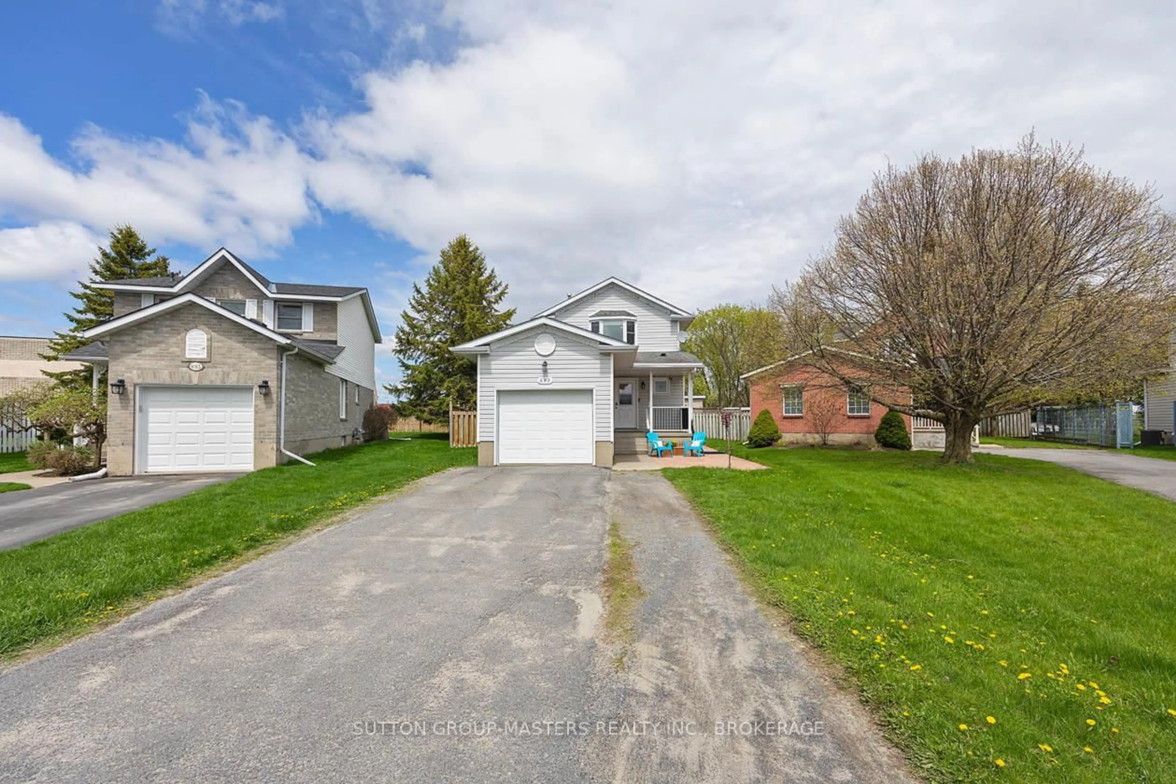A pic from outside/outdoor area/front of a property/back of a property/a pic from drone, street for 892 Walker Crt, Kingston Ontario K7M 8L2