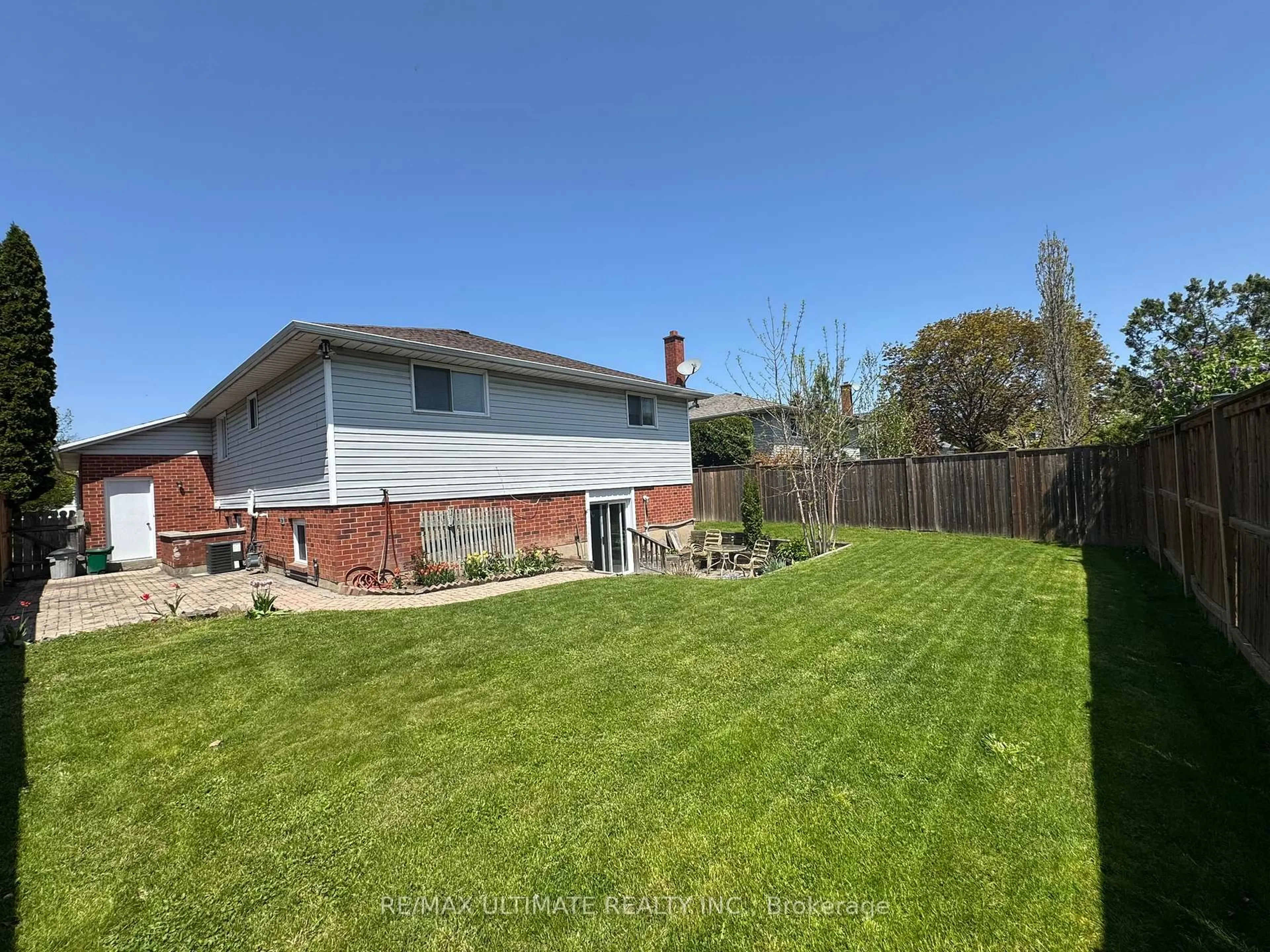 A pic from outside/outdoor area/front of a property/back of a property/a pic from drone, street for 12 Stoney Brook Cres, St. Catharines Ontario L2S 3J3