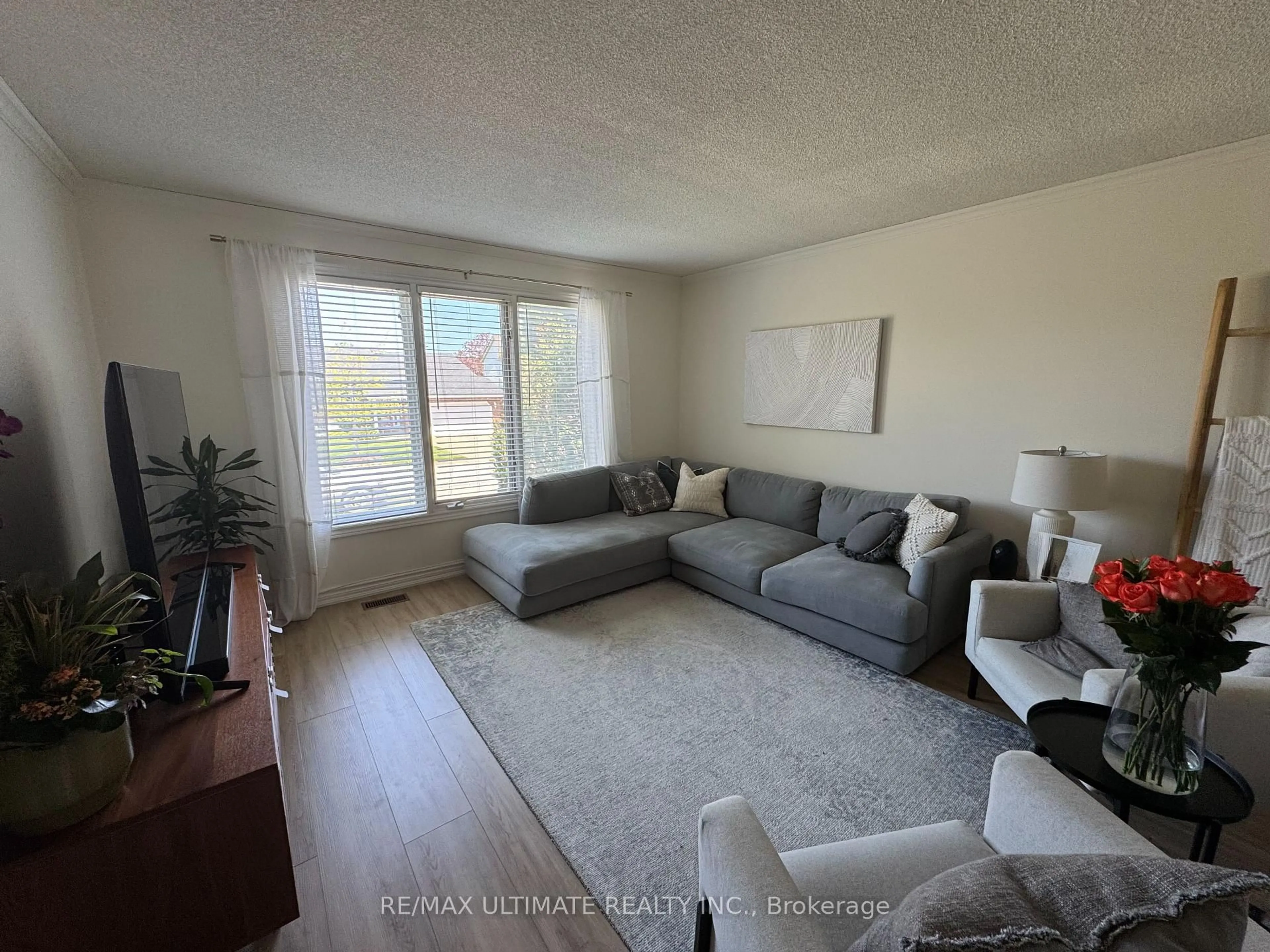 Living room with furniture, unknown for 12 Stoney Brook Cres, St. Catharines Ontario L2S 3J3