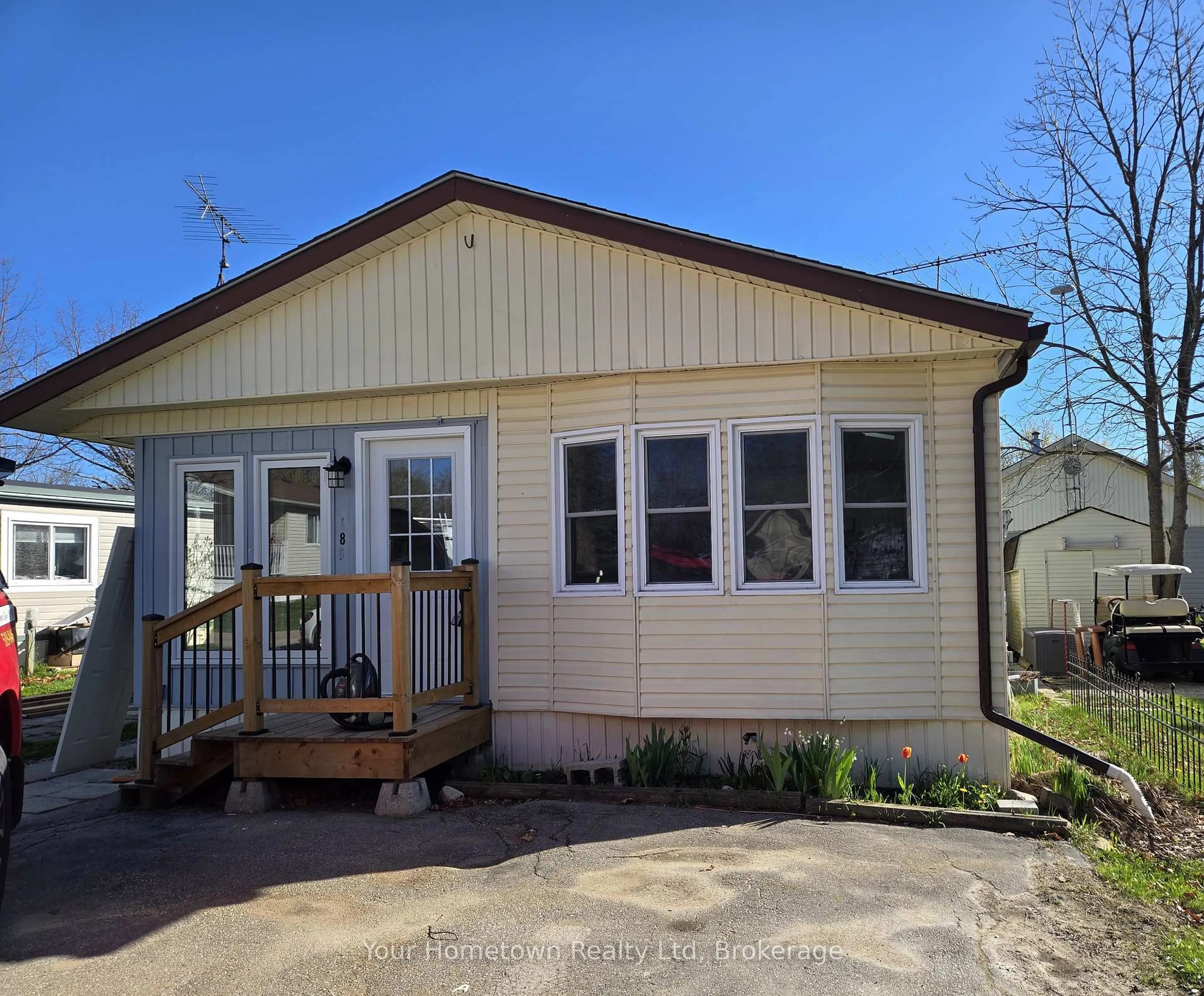 Home with vinyl exterior material, street for 483 Spruce St, Centre Wellington Ontario N1M 2W5