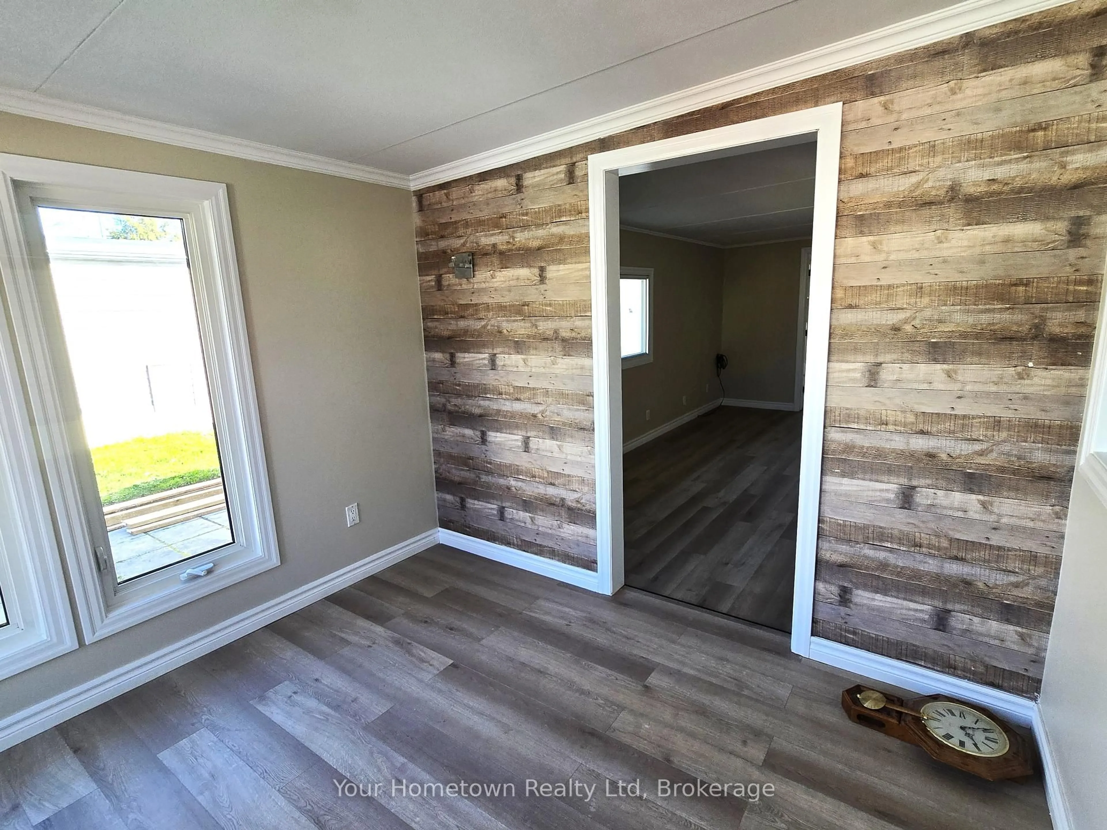 Indoor entryway for 483 Spruce St, Centre Wellington Ontario N1M 2W5
