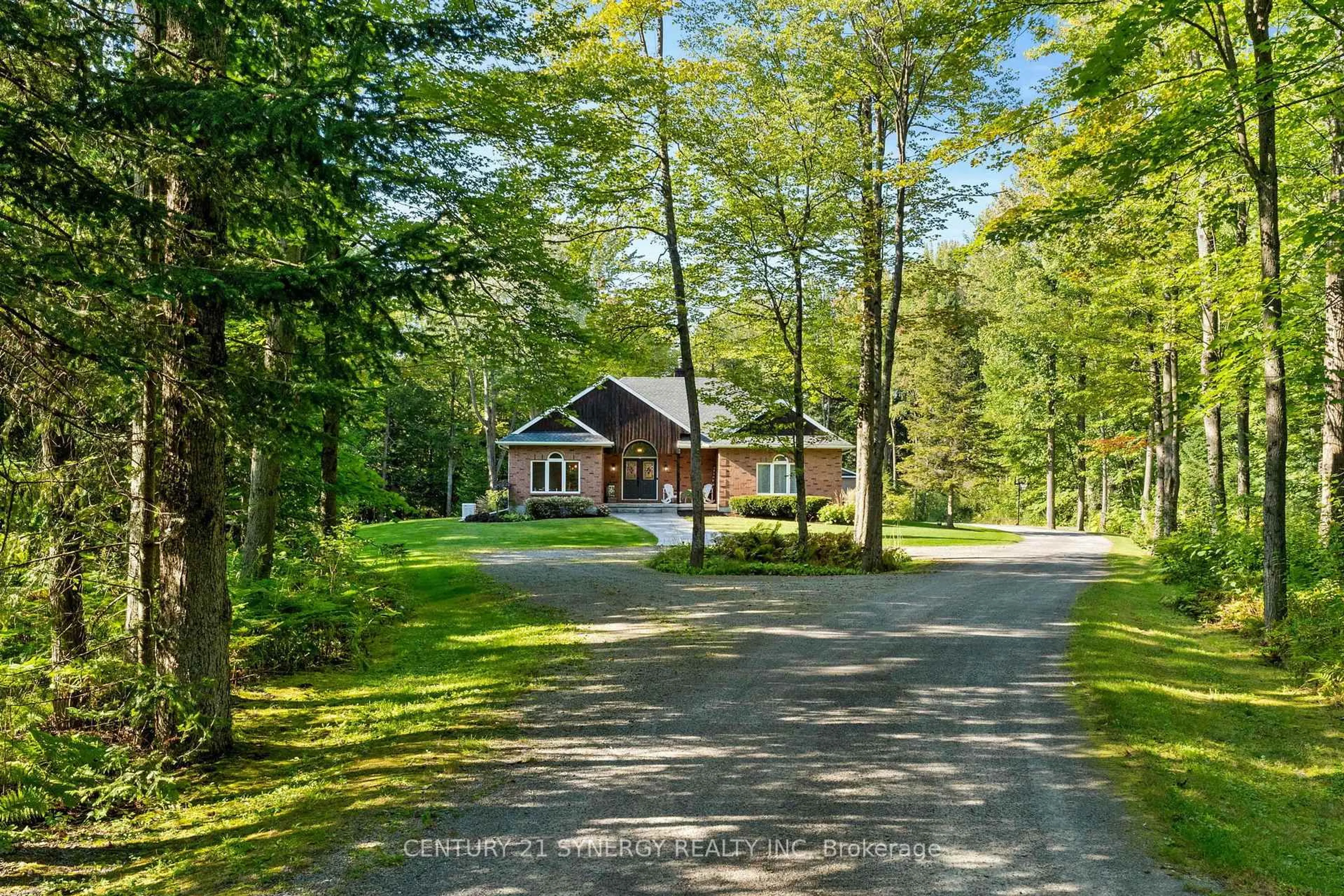 A pic from outside/outdoor area/front of a property/back of a property/a pic from drone, unknown for 5487 CEDAR Dr, Ottawa Ontario K4M 1B4