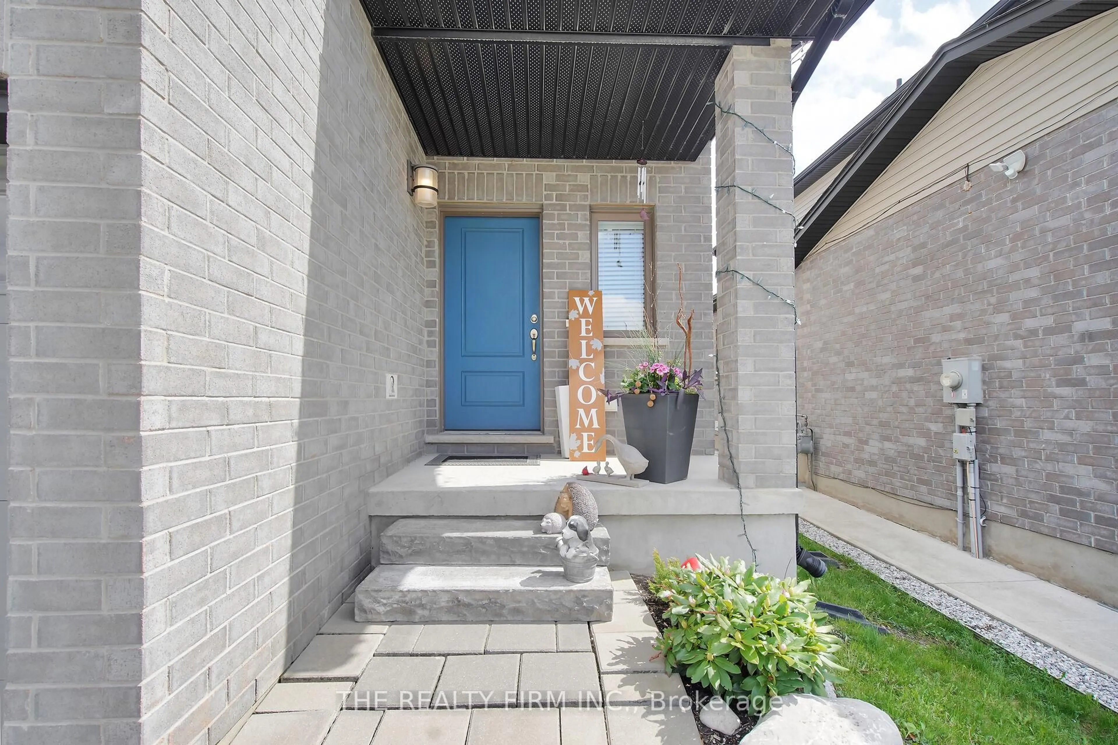 Indoor entryway for 383 Tansbury St, London North Ontario N6G 0R6