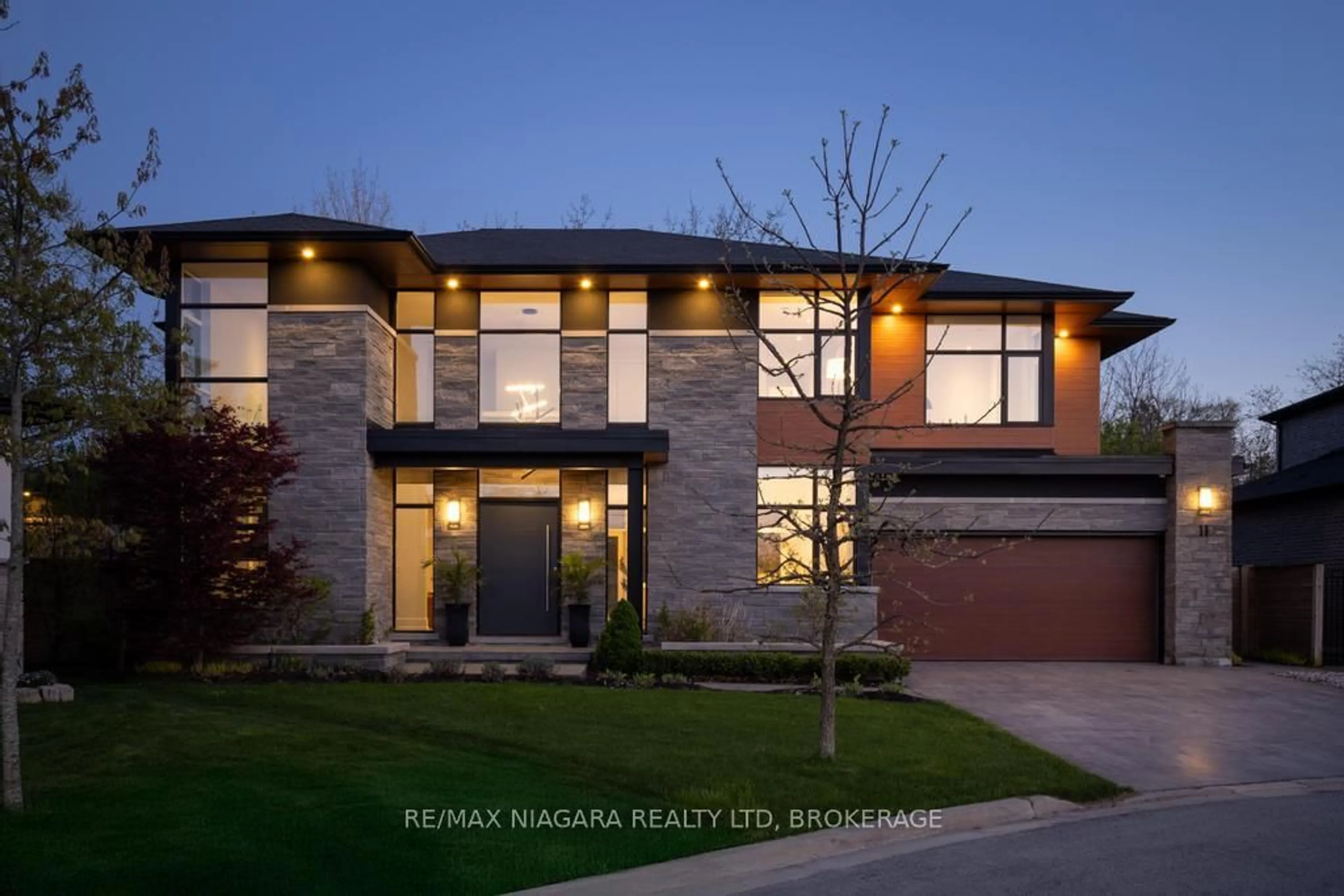Home with brick exterior material, street for 11 Woodbourne Crt, Niagara-on-the-Lake Ontario L0S 1J0