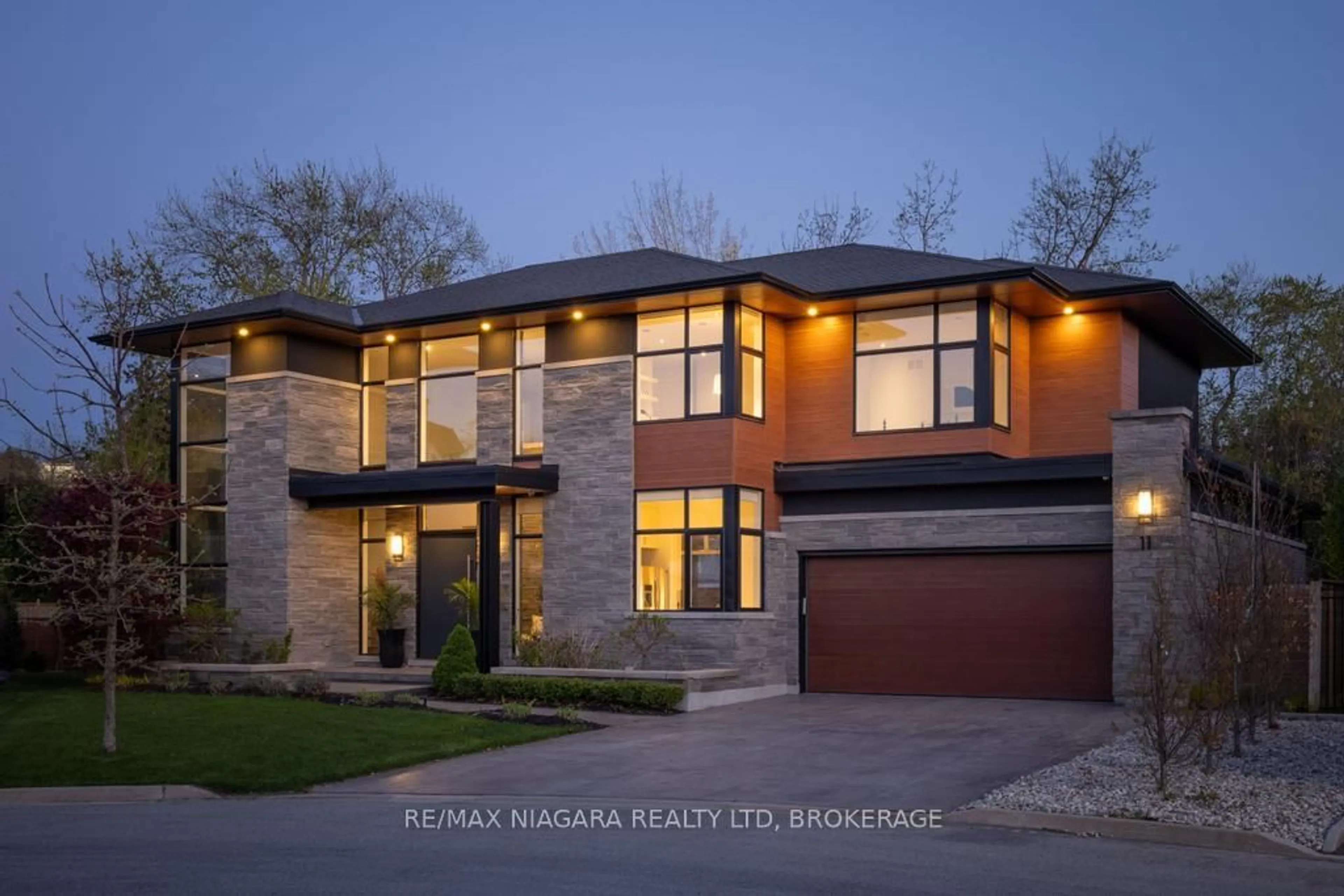 Home with brick exterior material, street for 11 Woodbourne Crt, Niagara-on-the-Lake Ontario L0S 1J0