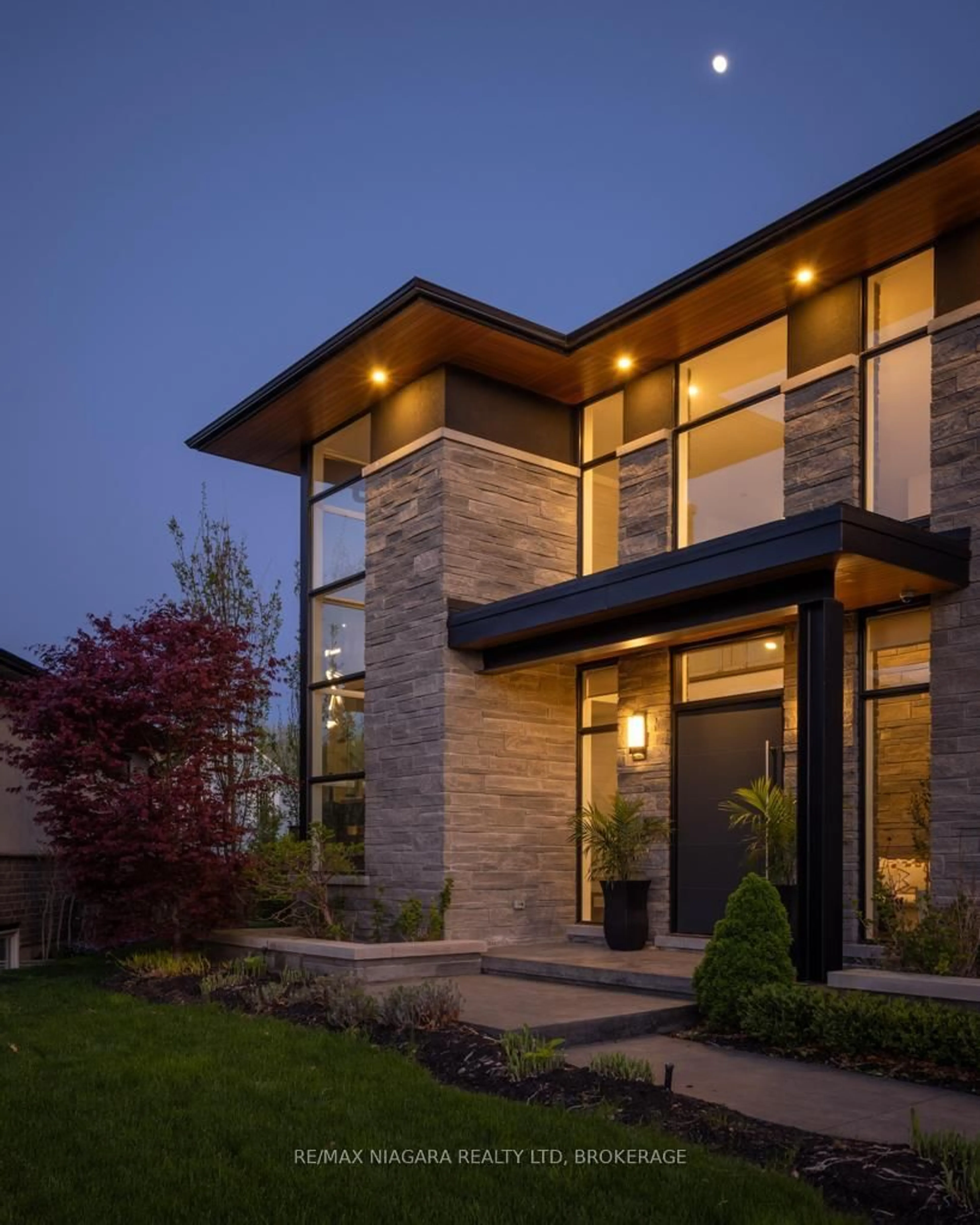 Home with brick exterior material, street for 11 Woodbourne Crt, Niagara-on-the-Lake Ontario L0S 1J0