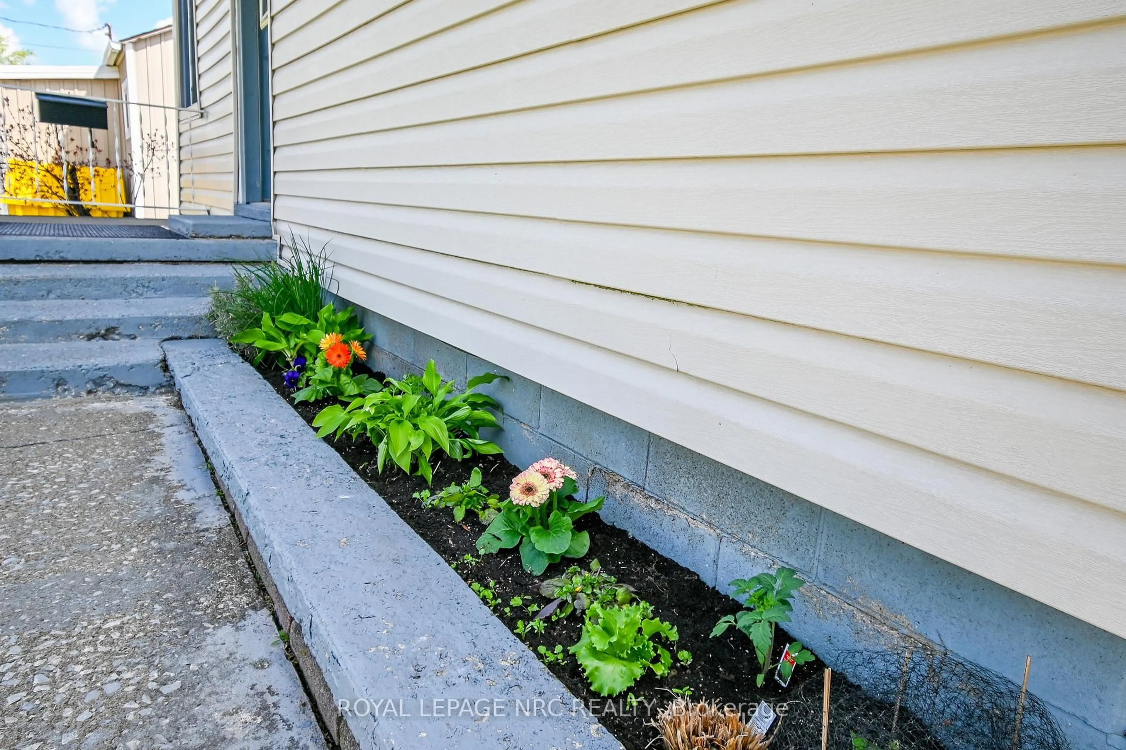 Unknown for 35 Mary St, Fort Erie Ontario L2A 4A4