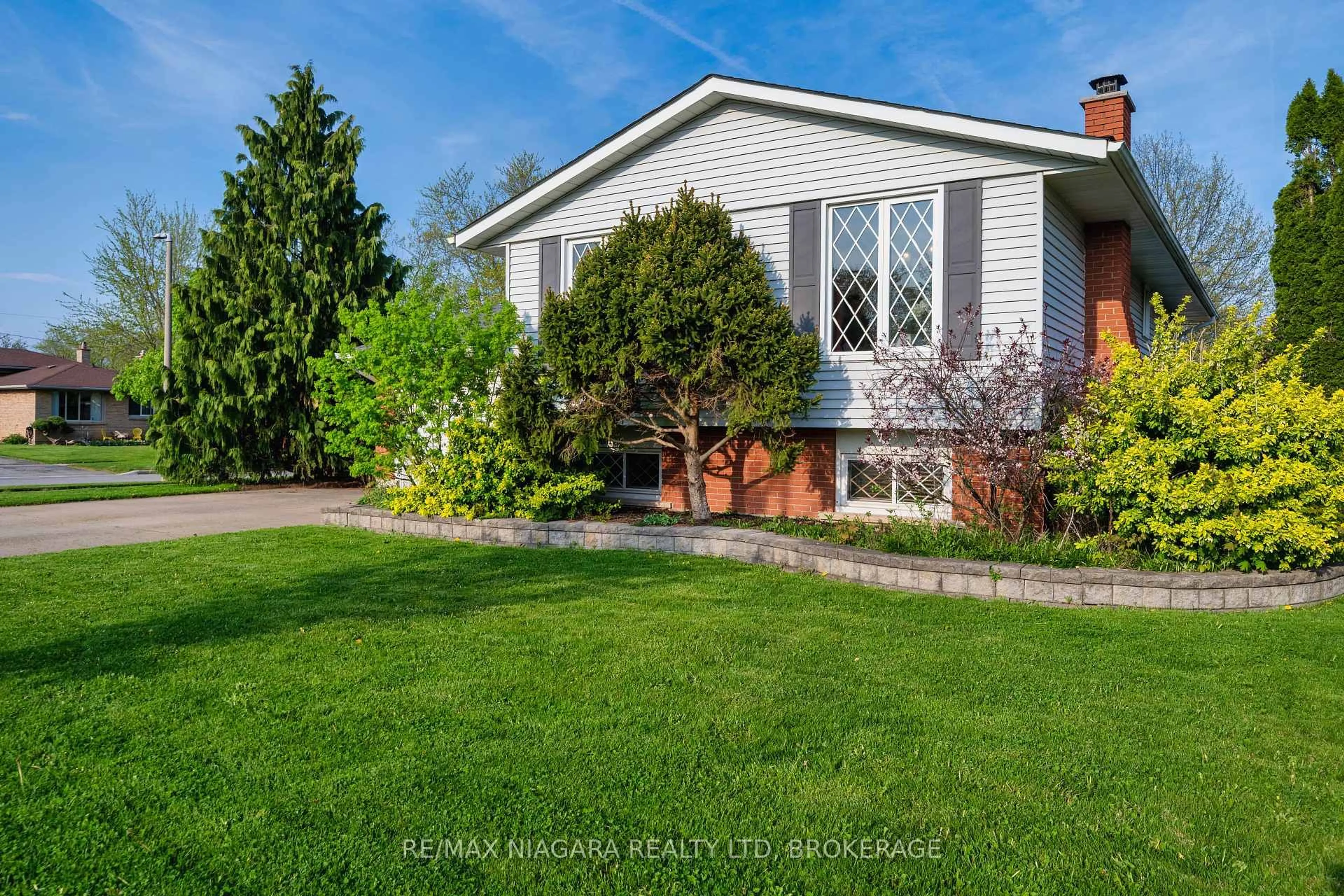 Unknown for 43 PINEHURST Dr, Welland Ontario L3C 3J2